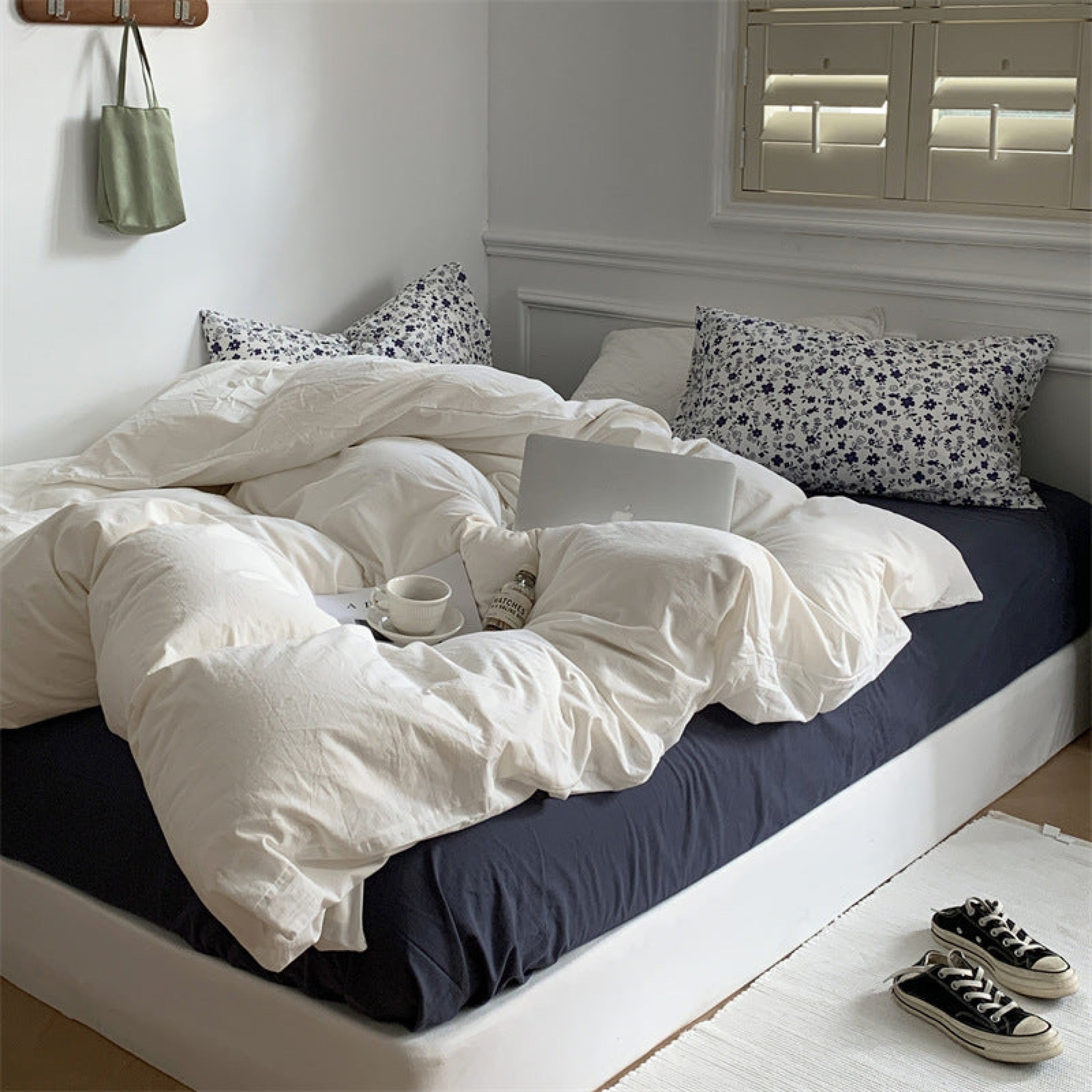 Minimal Floral Bedding Set - Beige + Brown