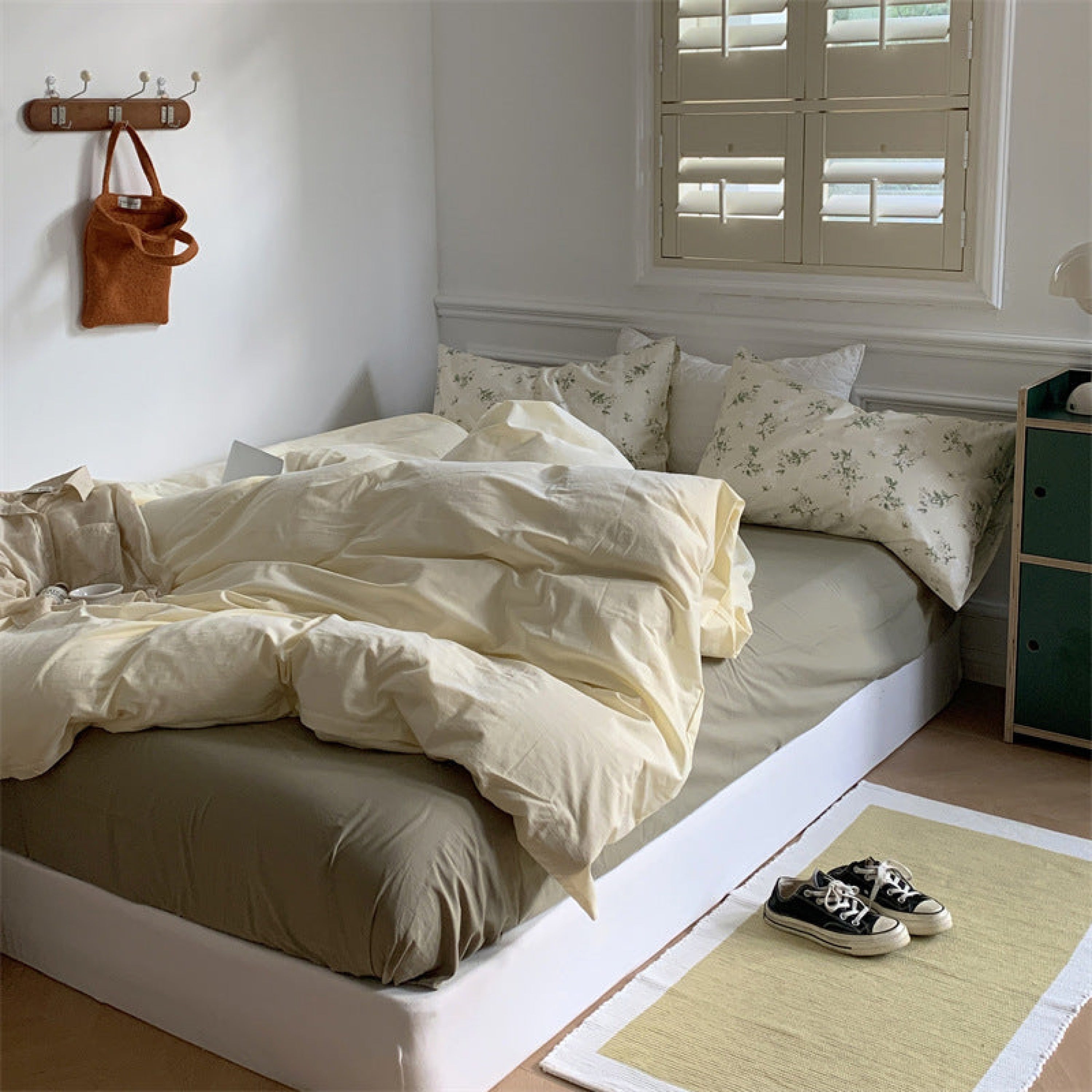 Minimal Floral Bedding Set - Beige + Brown