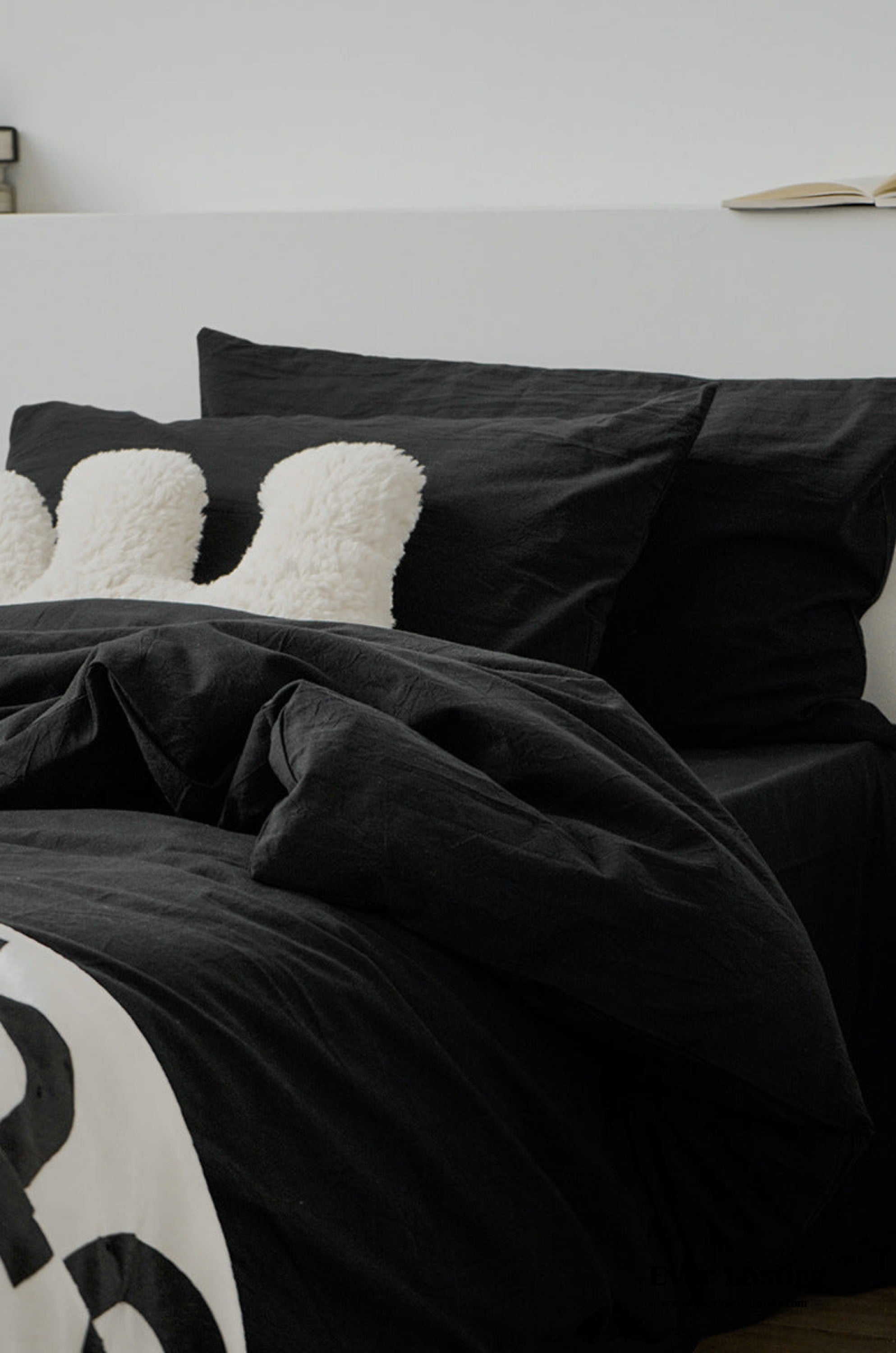 Mixed Color Bedding Set - Pastel Pink + Black
