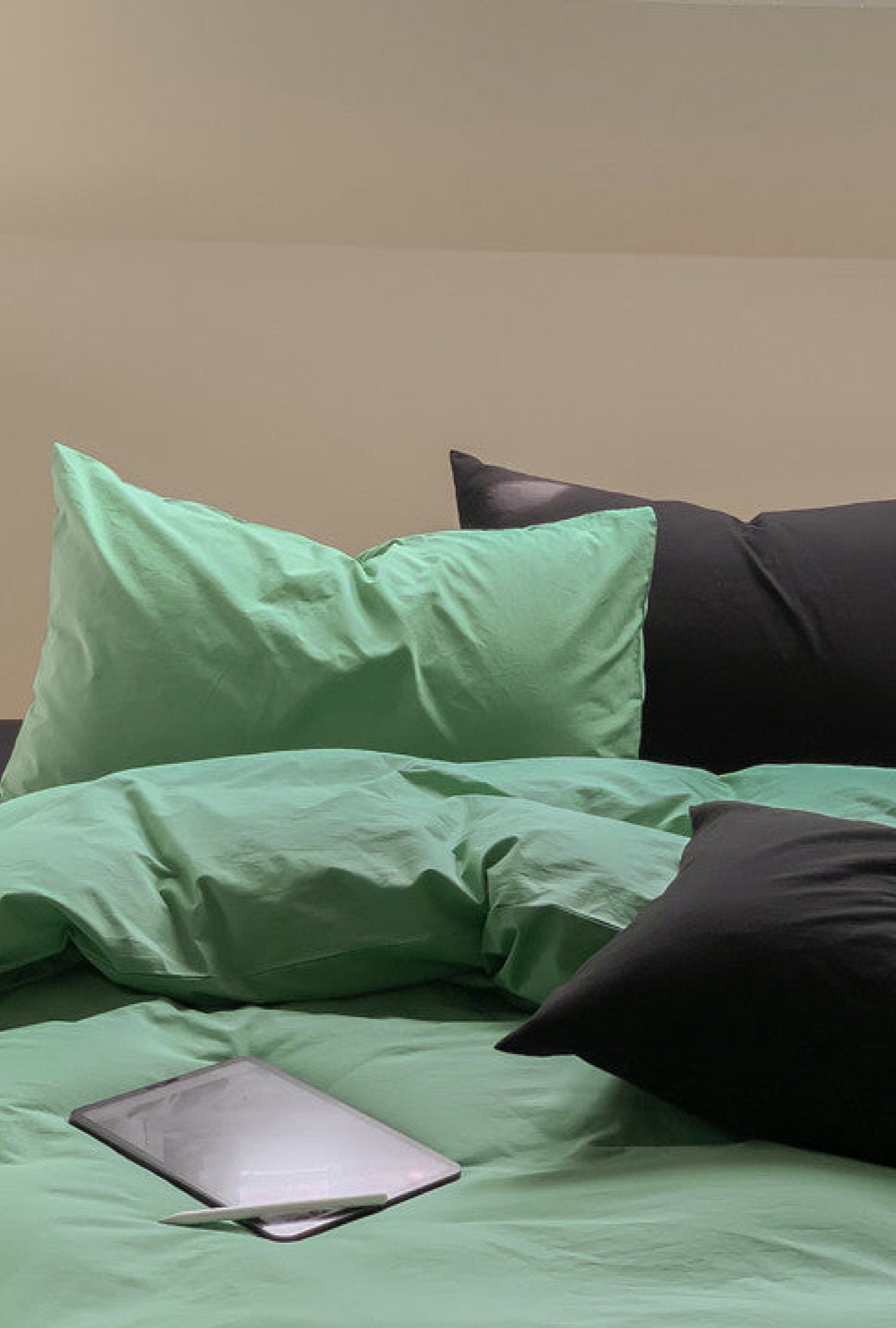 Mixed Color Maximalist Bedding Set - Purple + Black