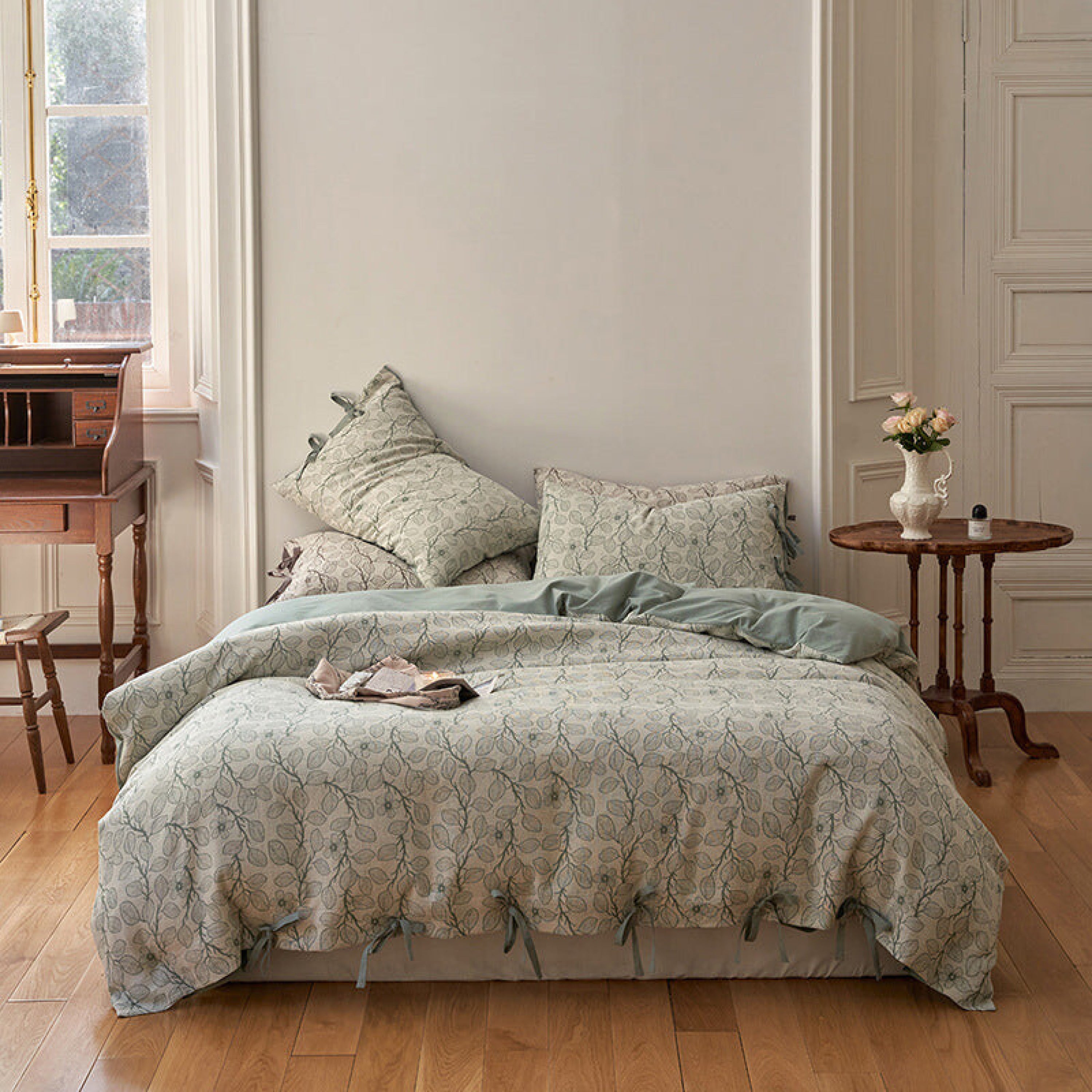 Mother Earth Floral Bedding Set - Pink Buttoned