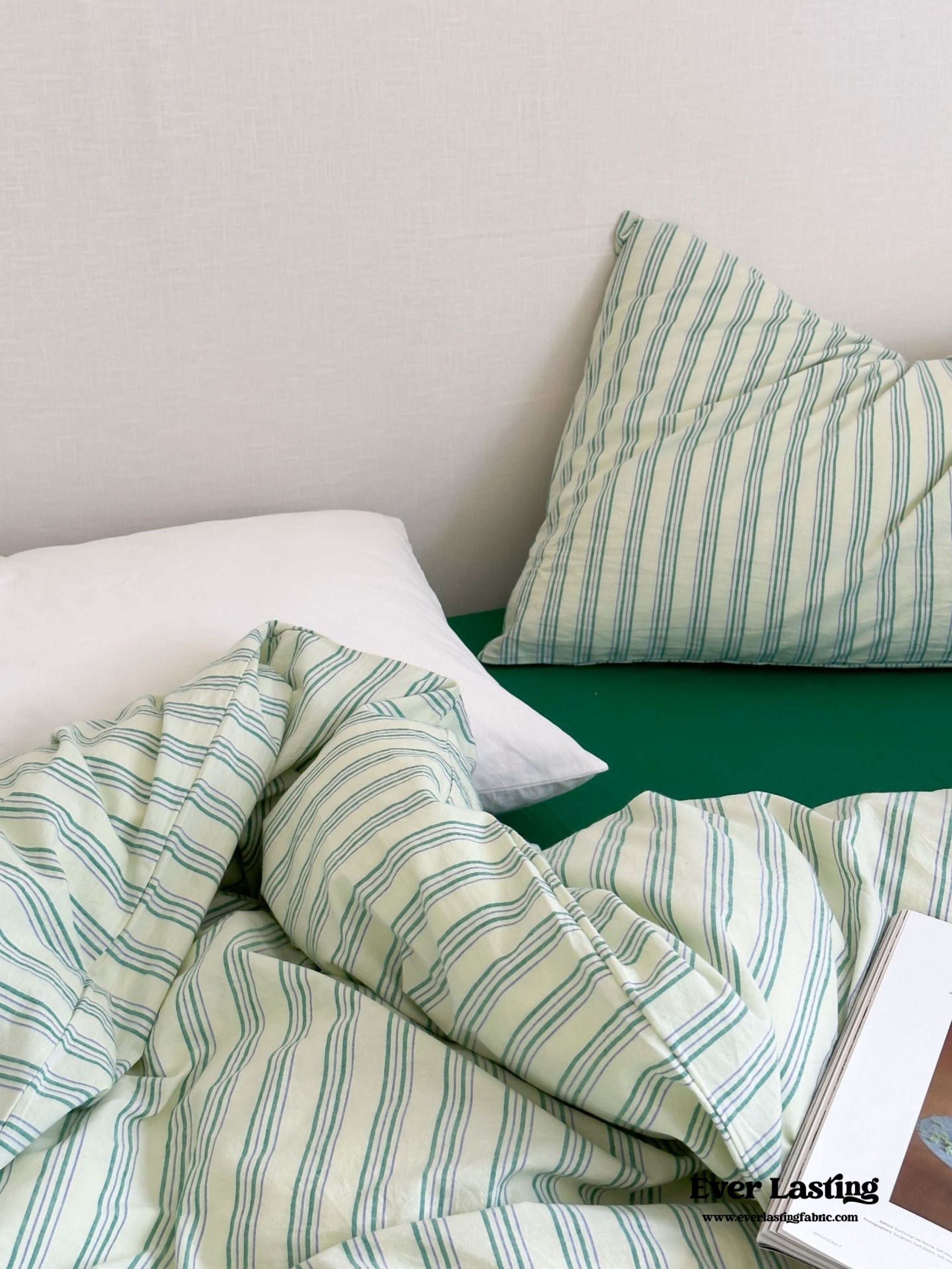 Refreshing Black Thin Stripe Bedding Set