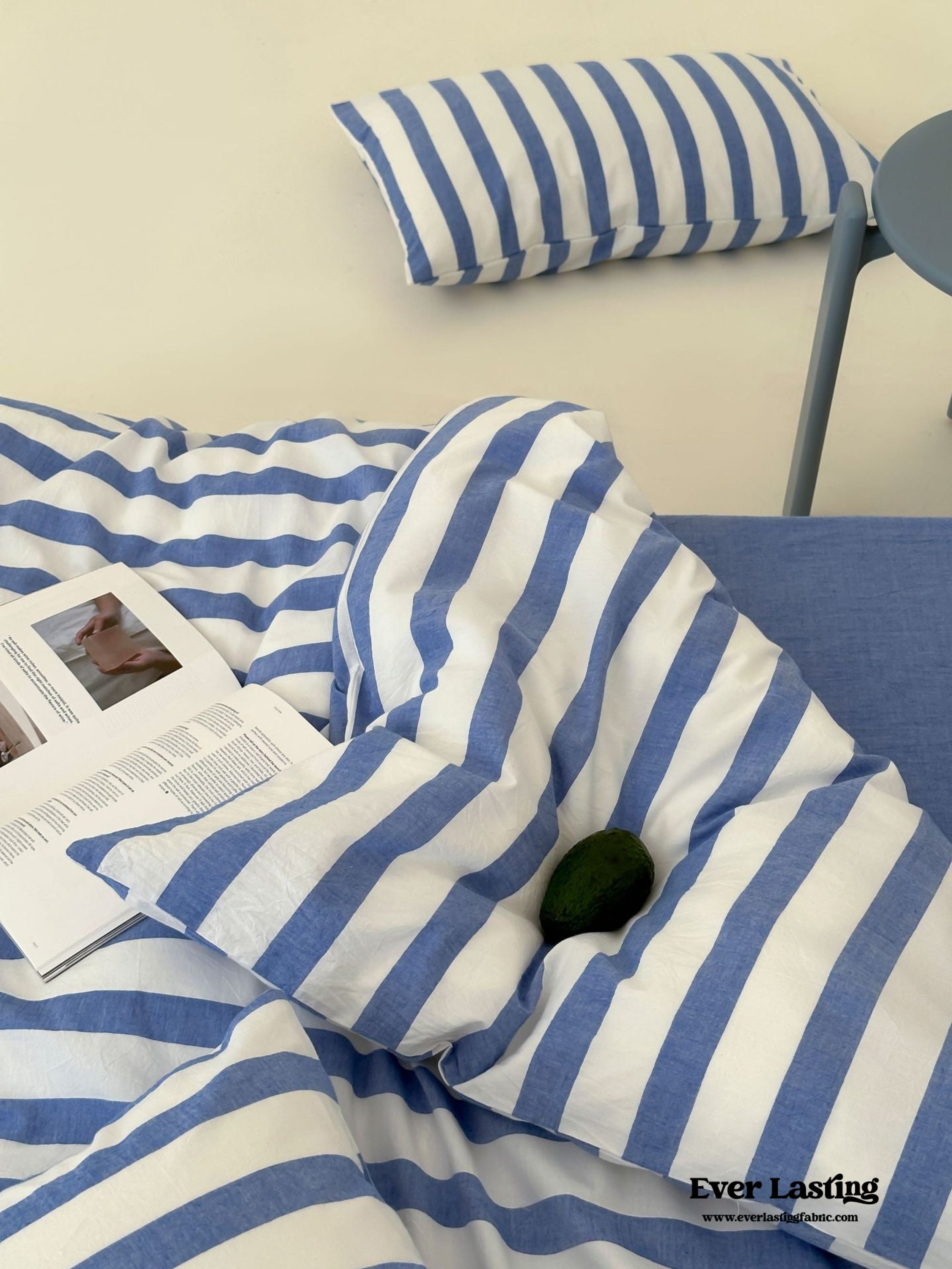 Refreshing Black Thin Stripe Bedding Set