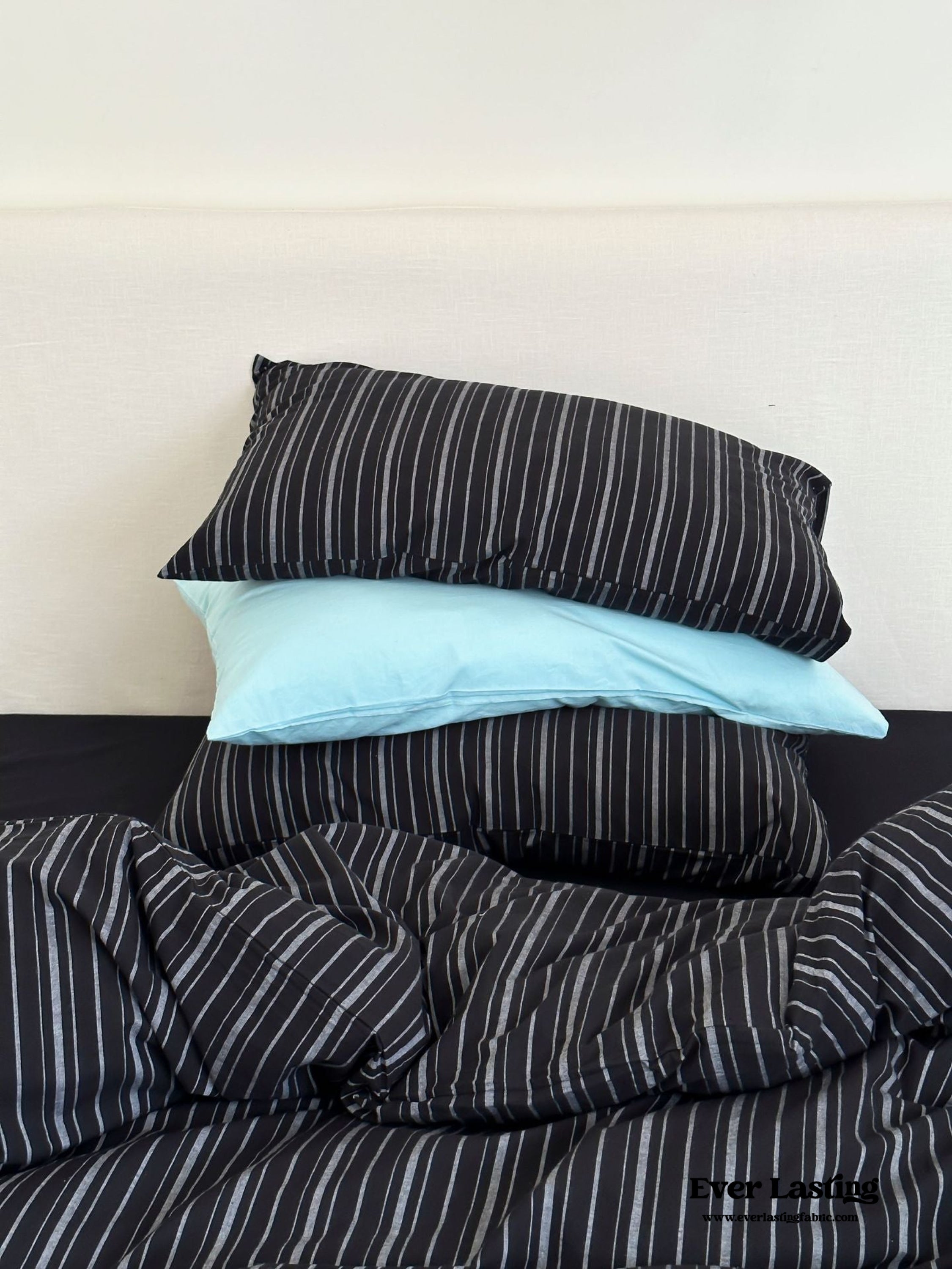 Refreshing Black Thin Stripe Bedding Set