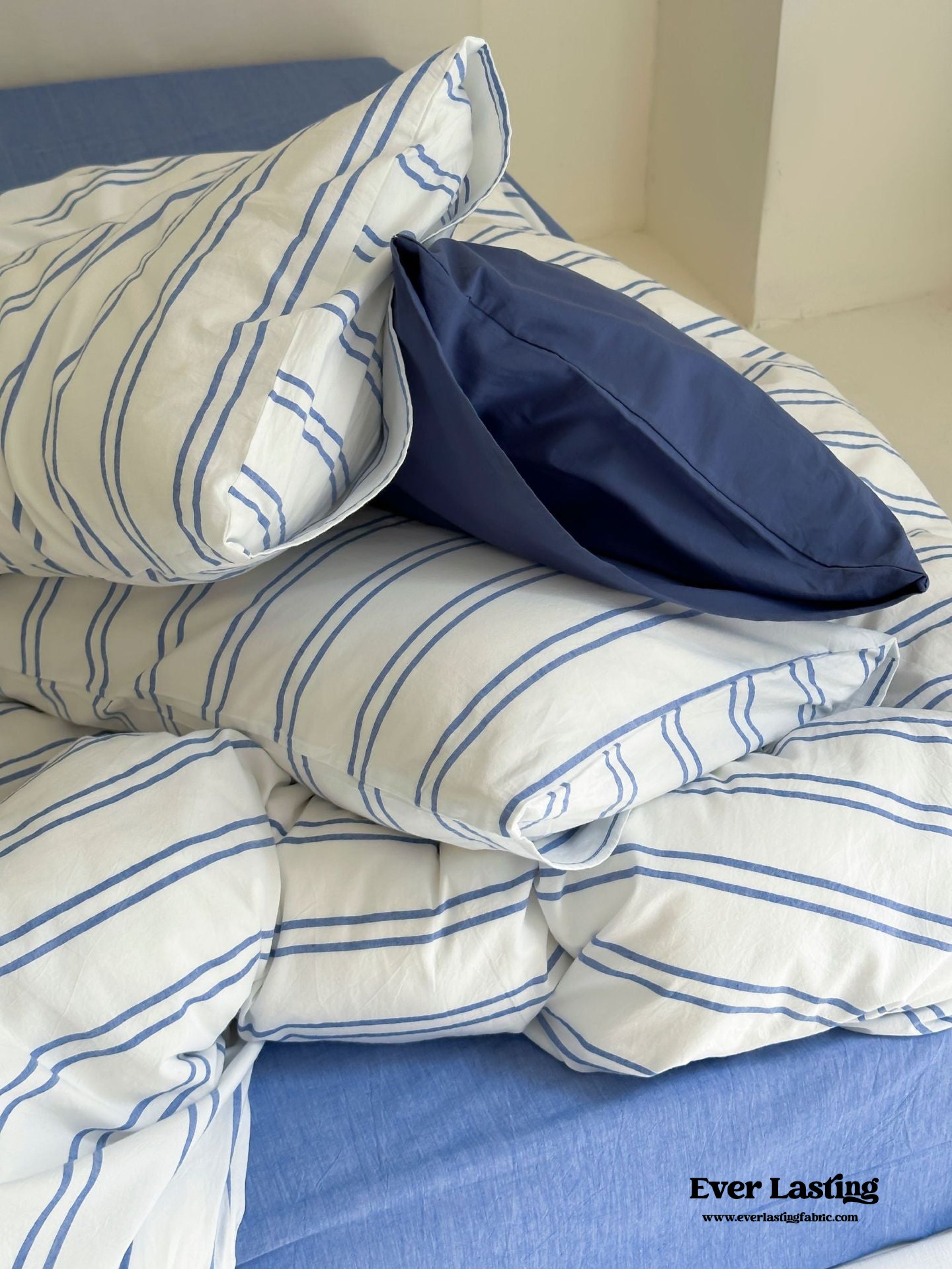 Refreshing Black Thin Stripe Bedding Set