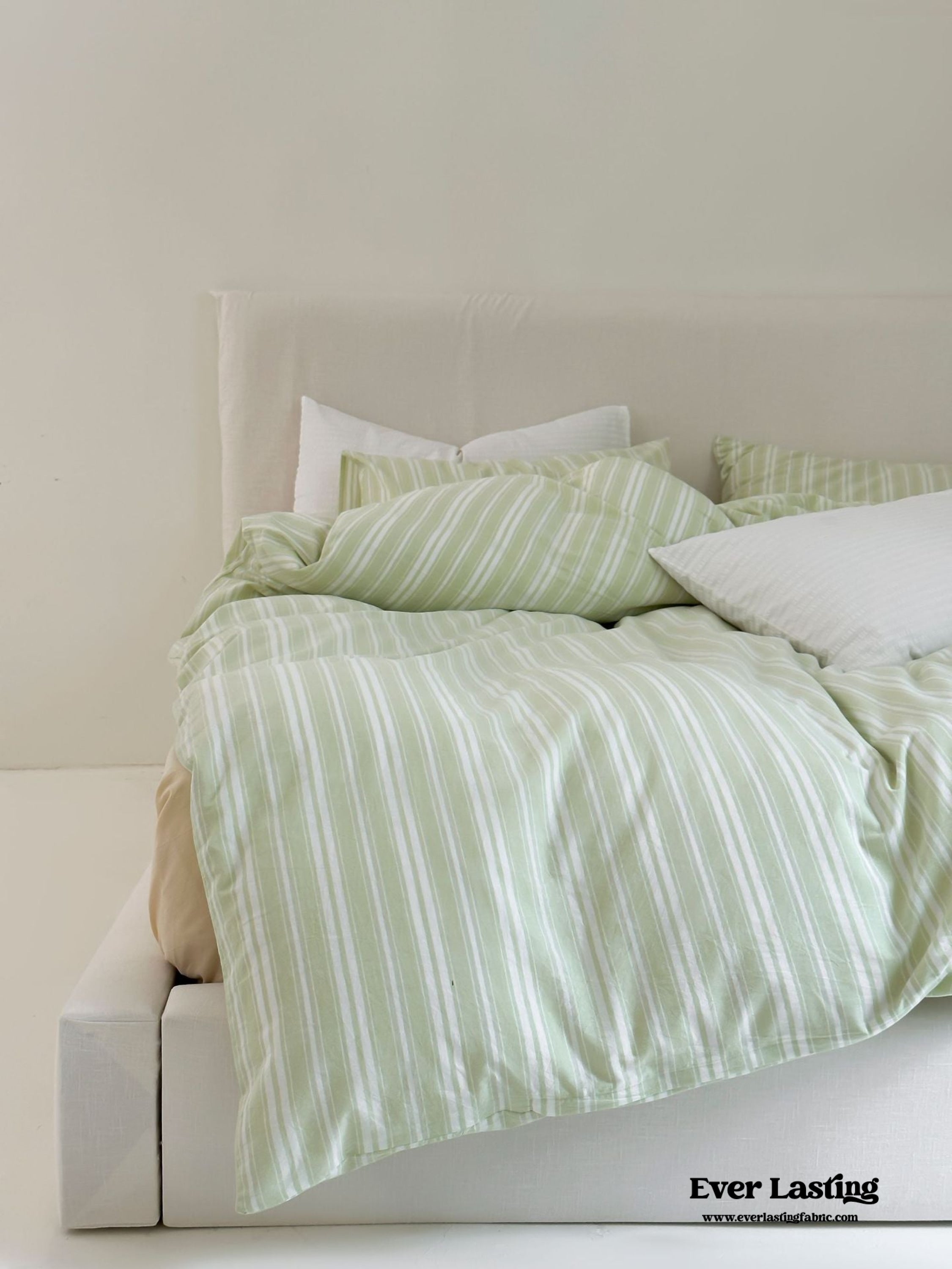 Refreshing Black Thin Stripe Bedding Set