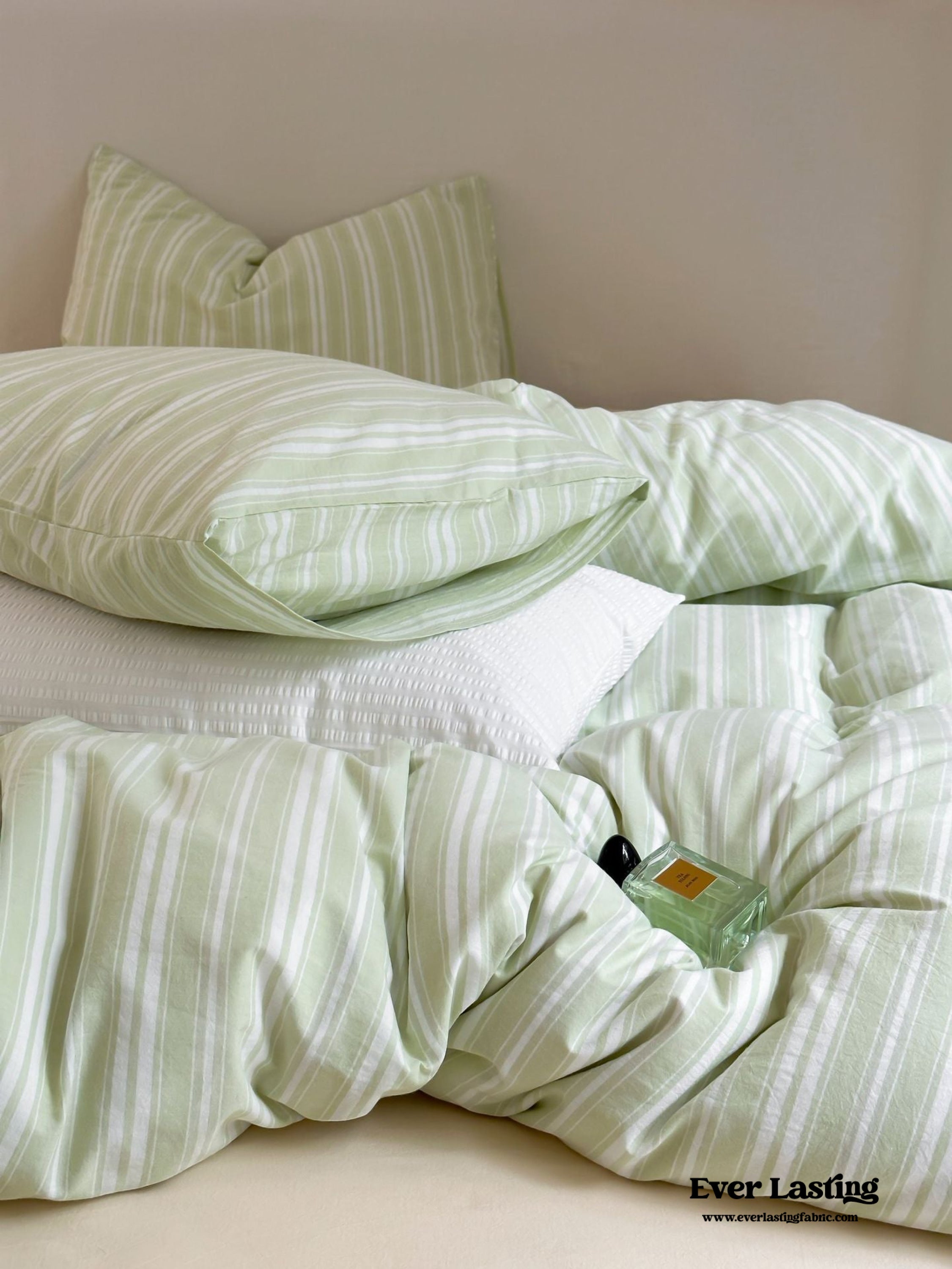 Refreshing Black Thin Stripe Bedding Set