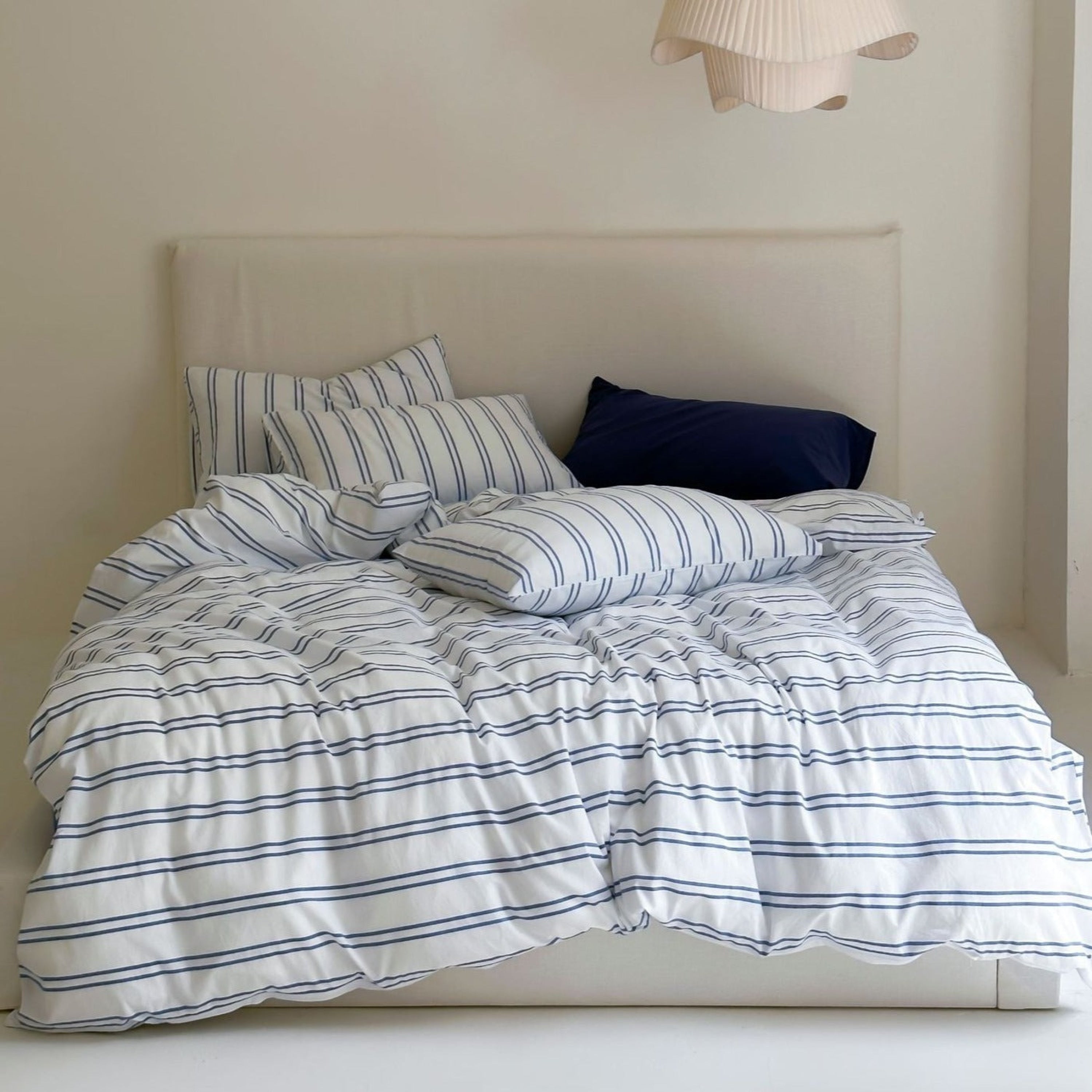 Refreshing Black Thin Stripe Bedding Set