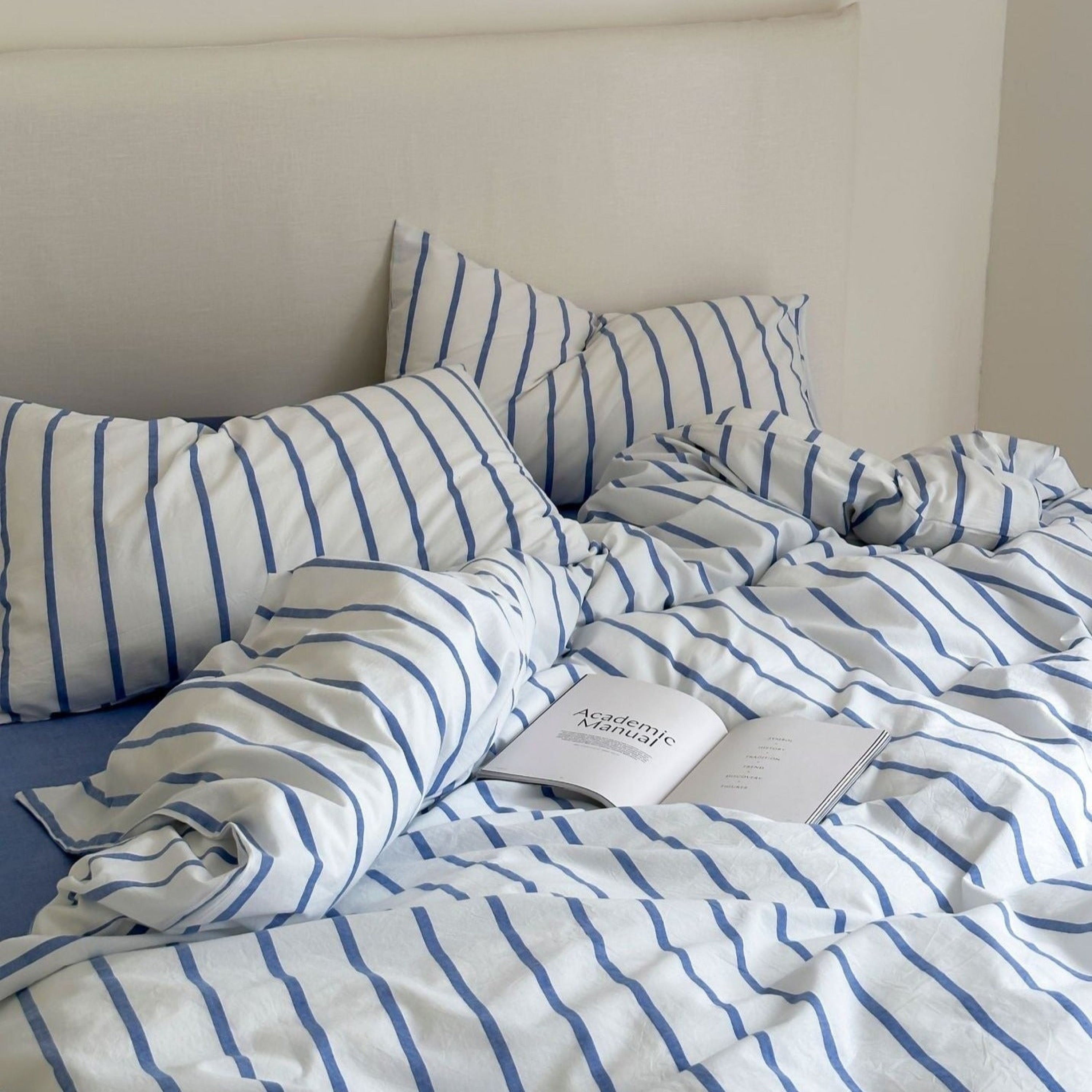 Refreshing Black Thin Stripe Bedding Set