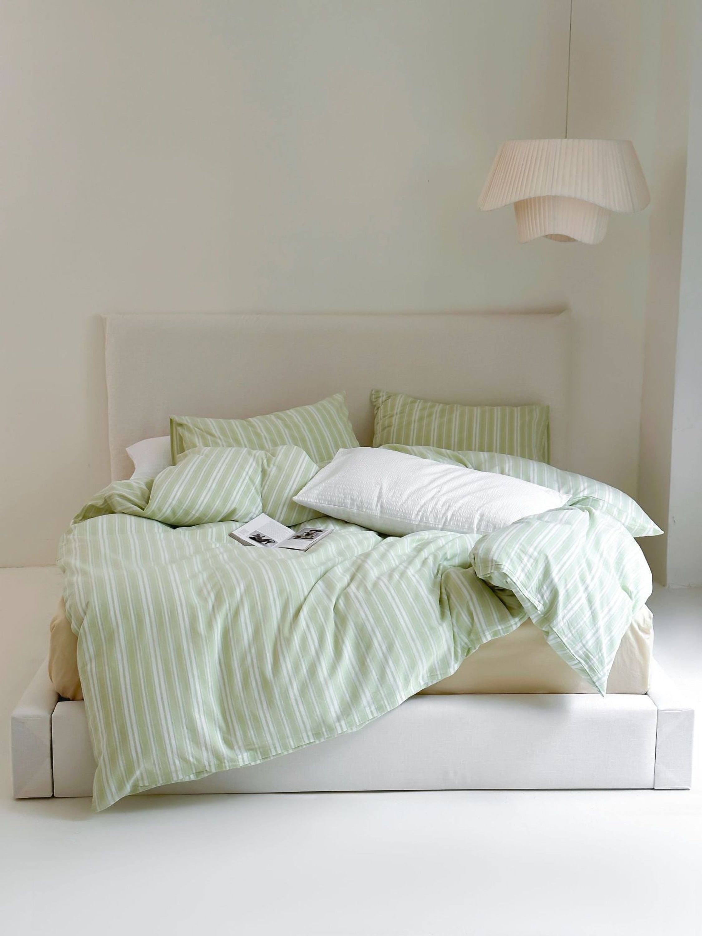 Refreshing Black Thin Stripe Bedding Set