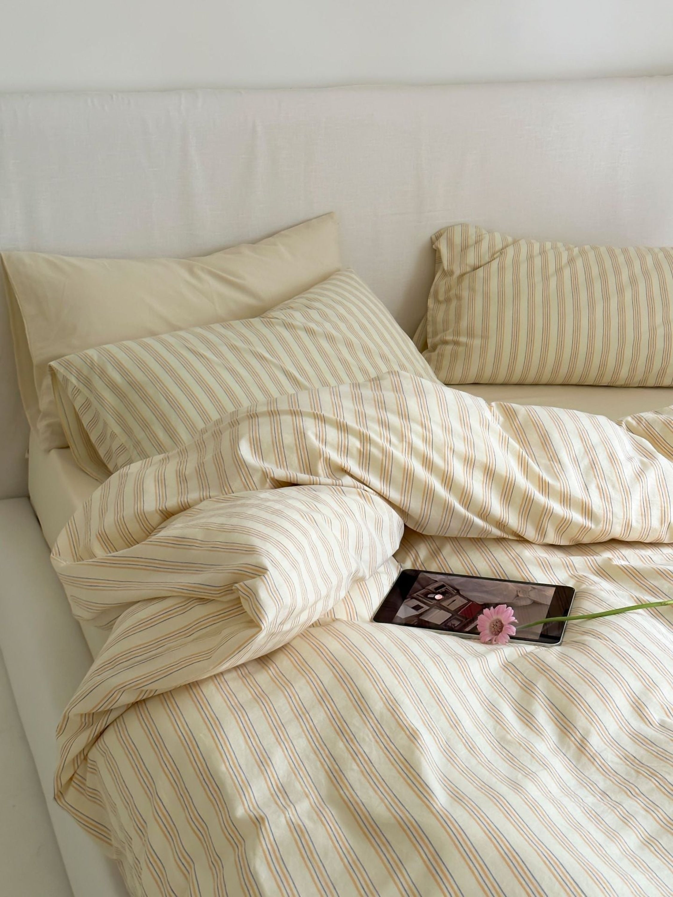 Refreshing Black Thin Stripe Bedding Set