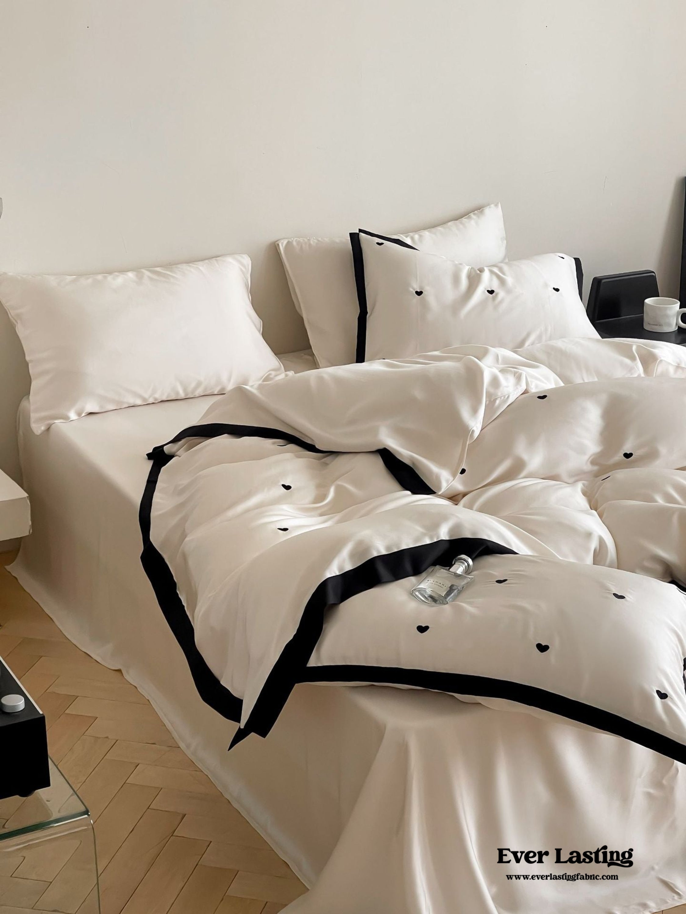 Silky Black Heart White Bedding Bundle