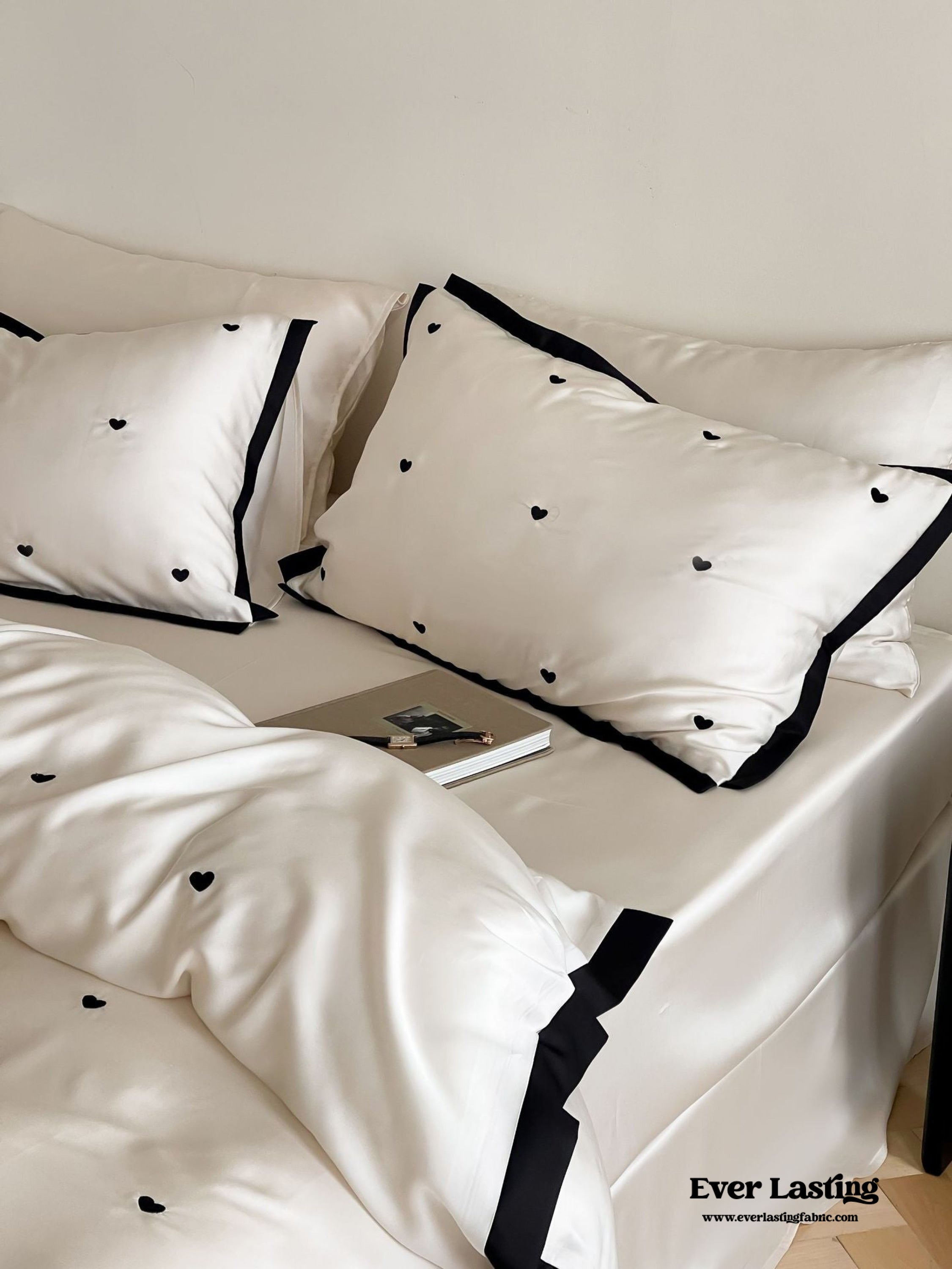 Silky Black Heart White Bedding Bundle