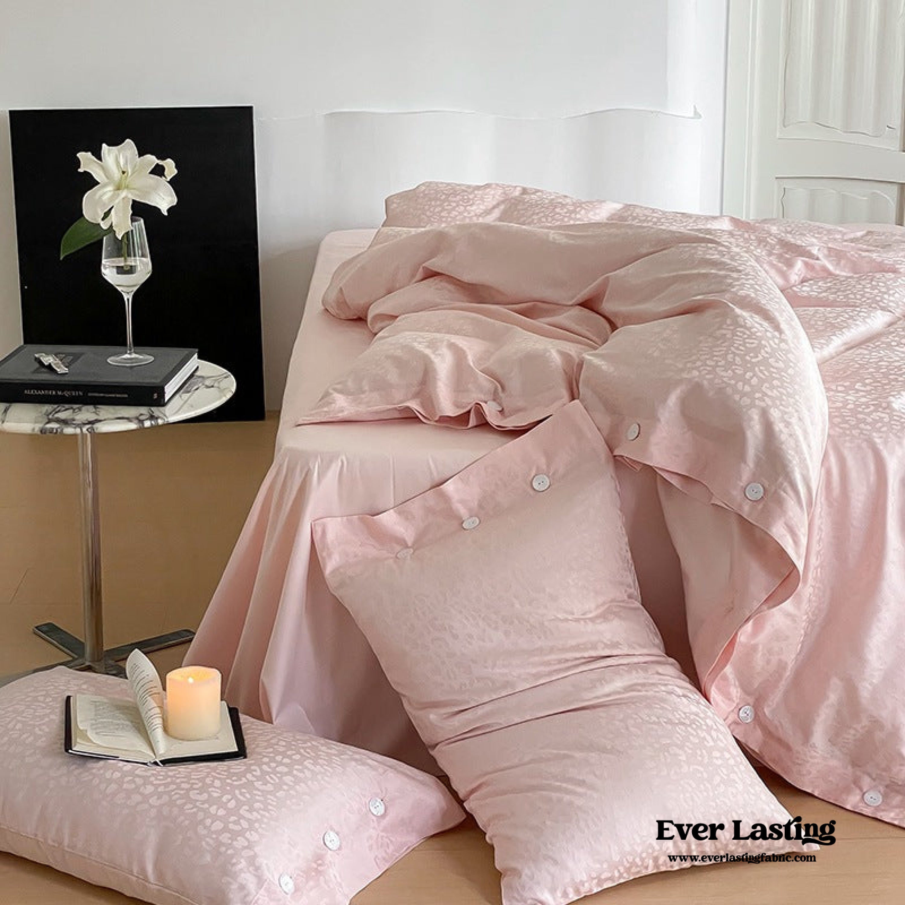 Silky Leopard Buttoned Bedding Set - Ivory White