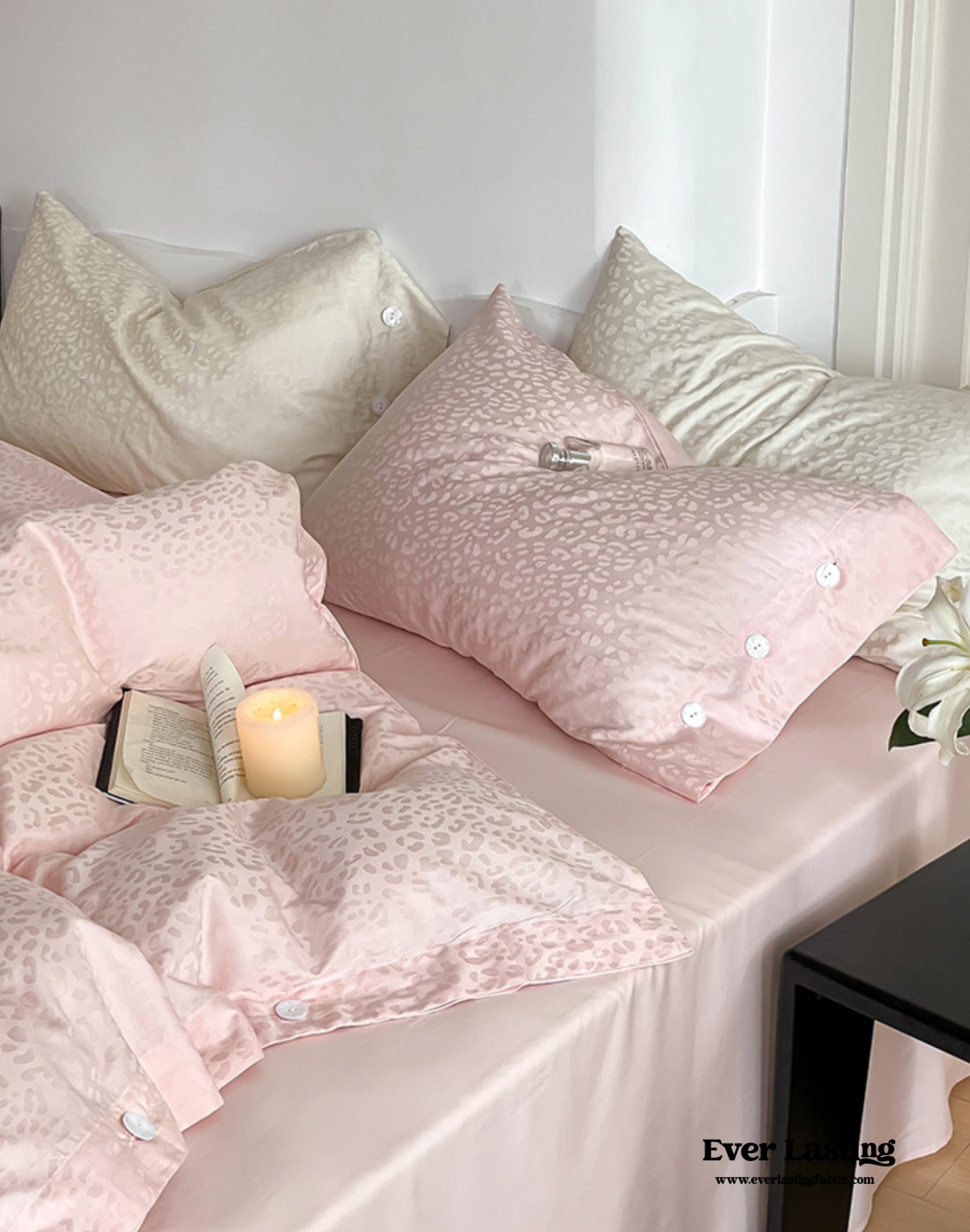 Silky Leopard Buttoned Bedding Set - Ivory White