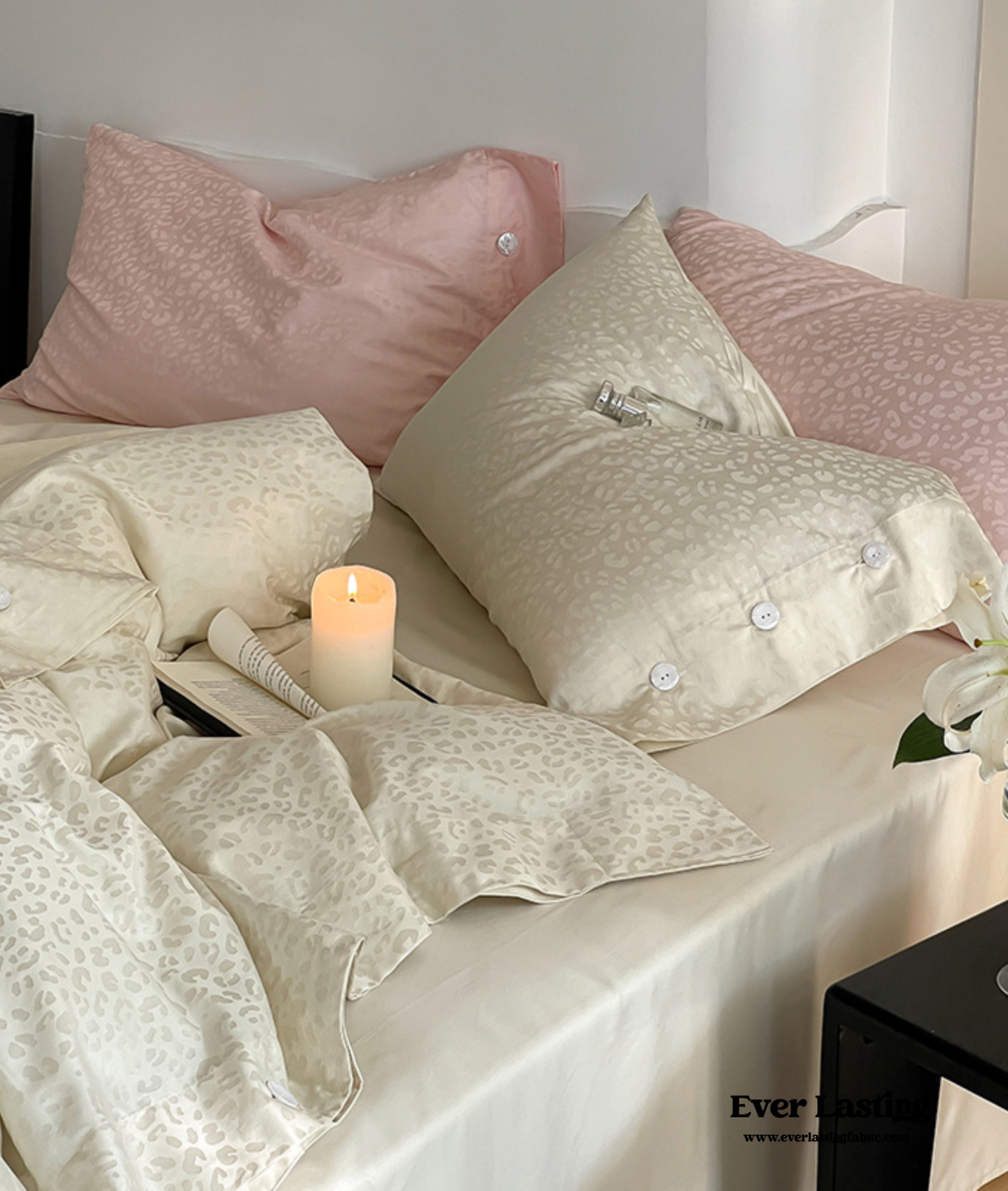 Silky Leopard Buttoned Bedding Set - Ivory White