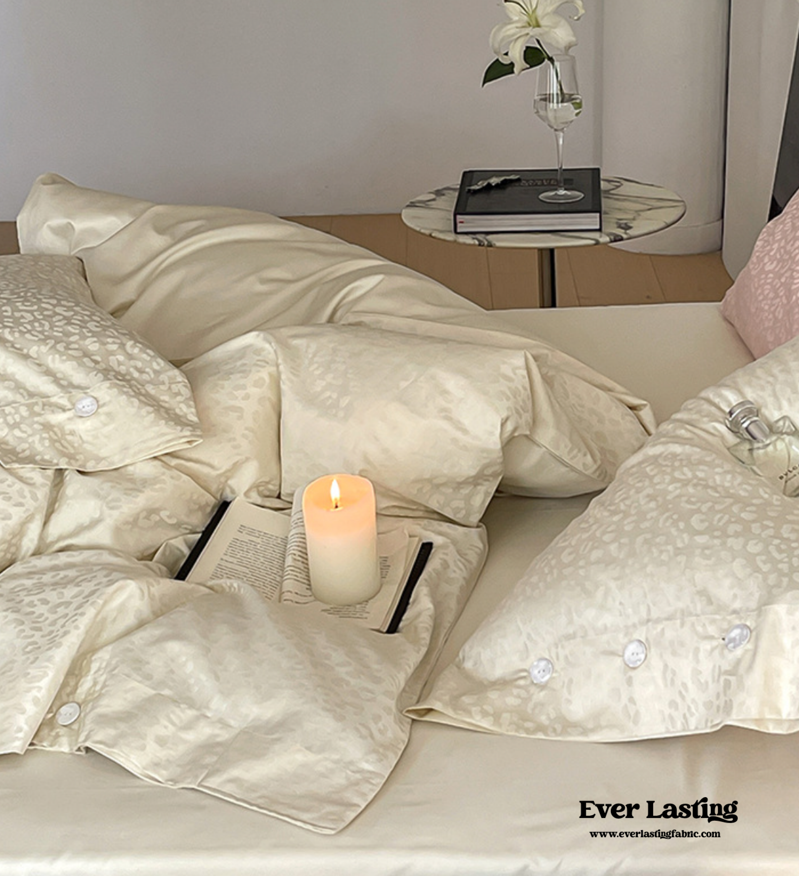 Silky Leopard Buttoned Bedding Set - Ivory White