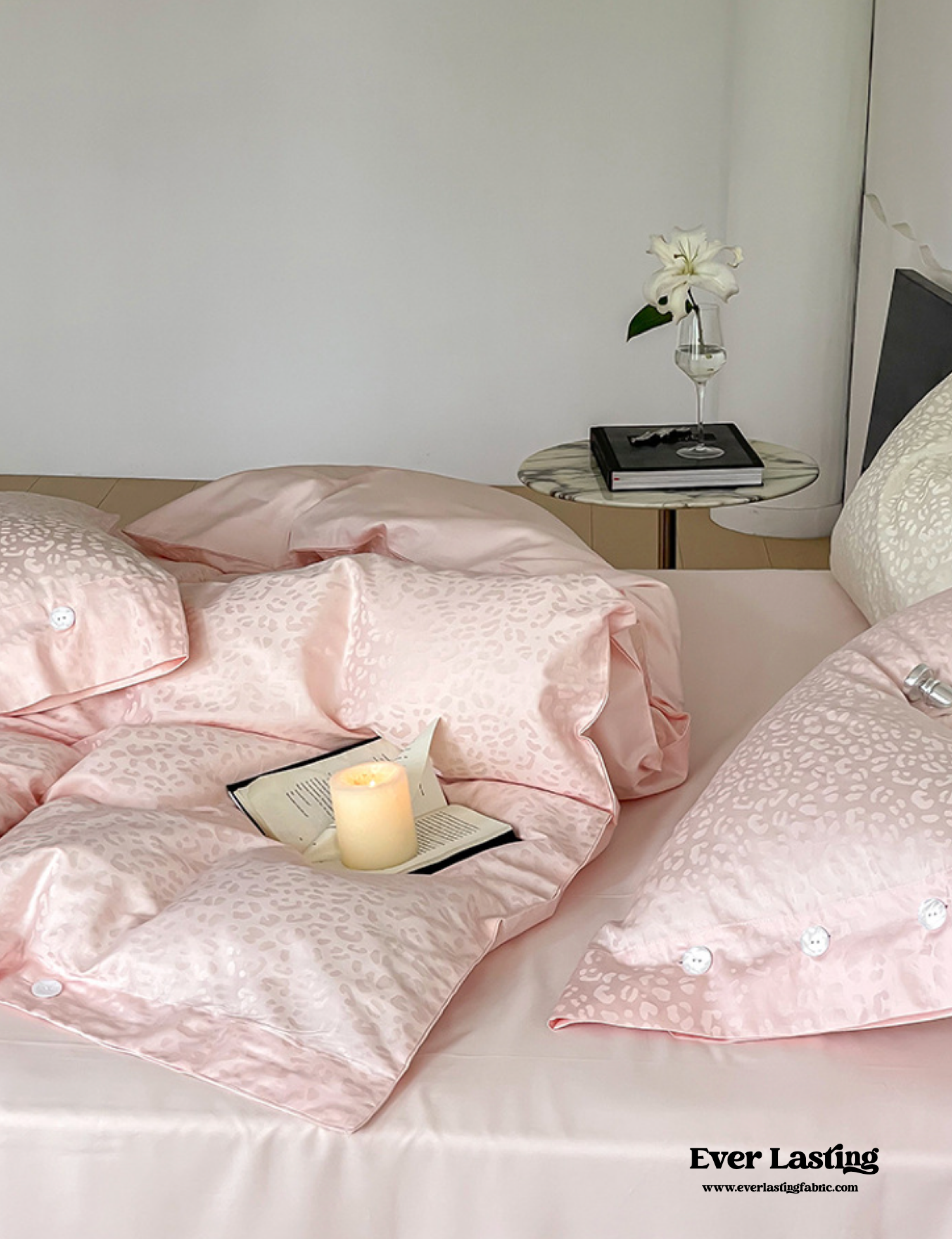 Silky Leopard Buttoned Bedding Set - Ivory White