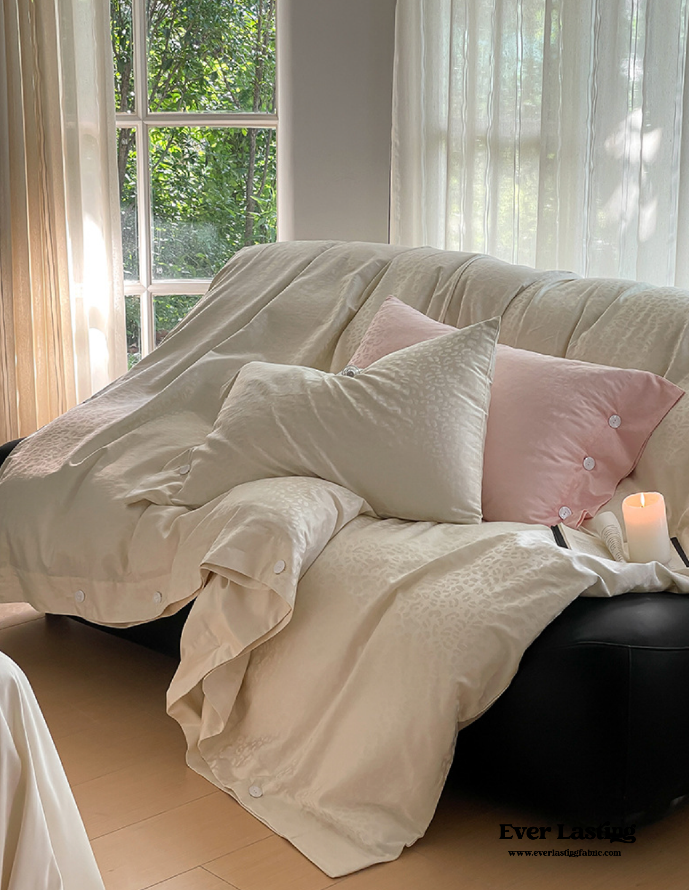 Silky Leopard Buttoned Bedding Set - Ivory White