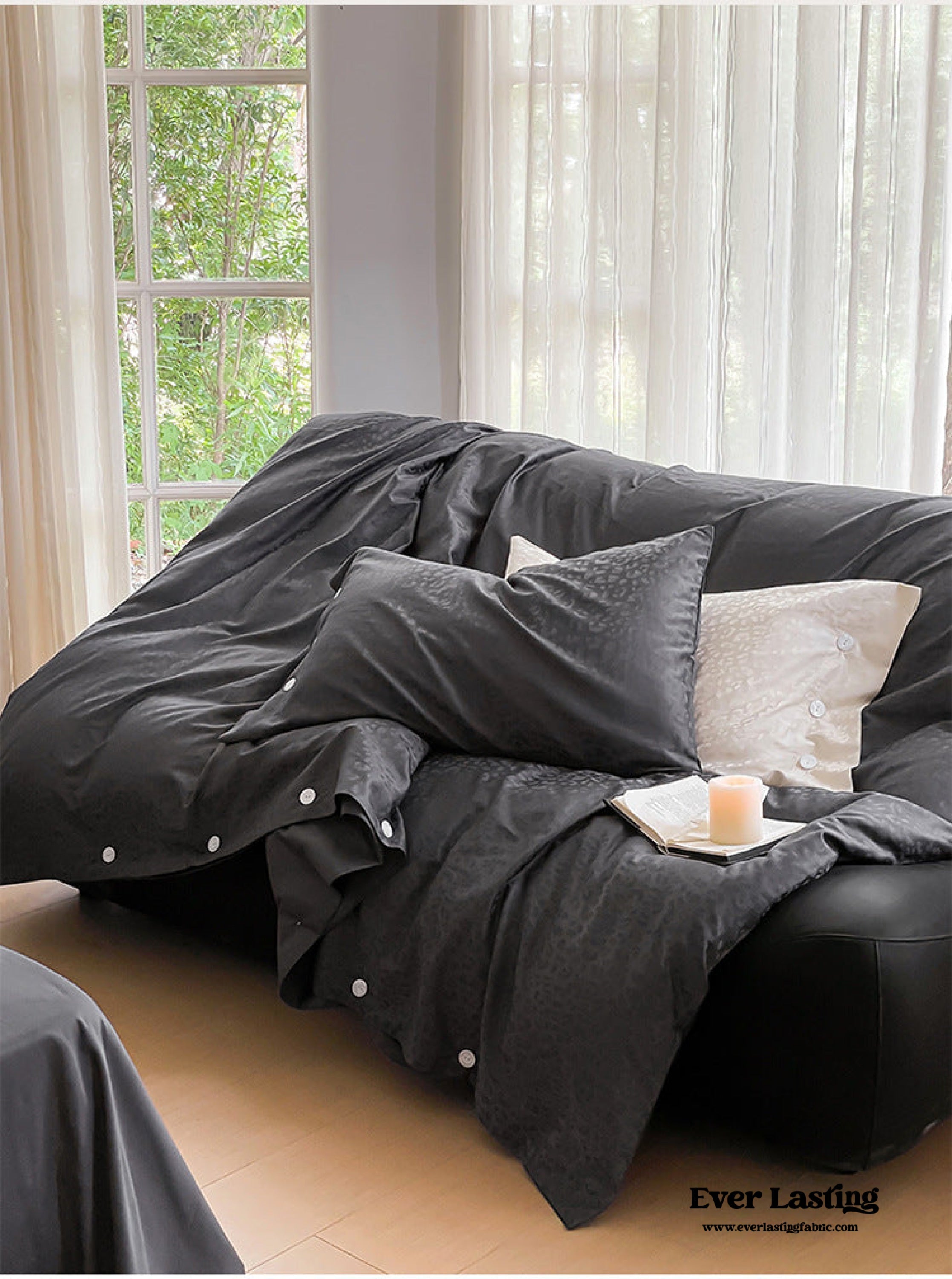 Silky Leopard Buttoned Bedding Set - Ivory White