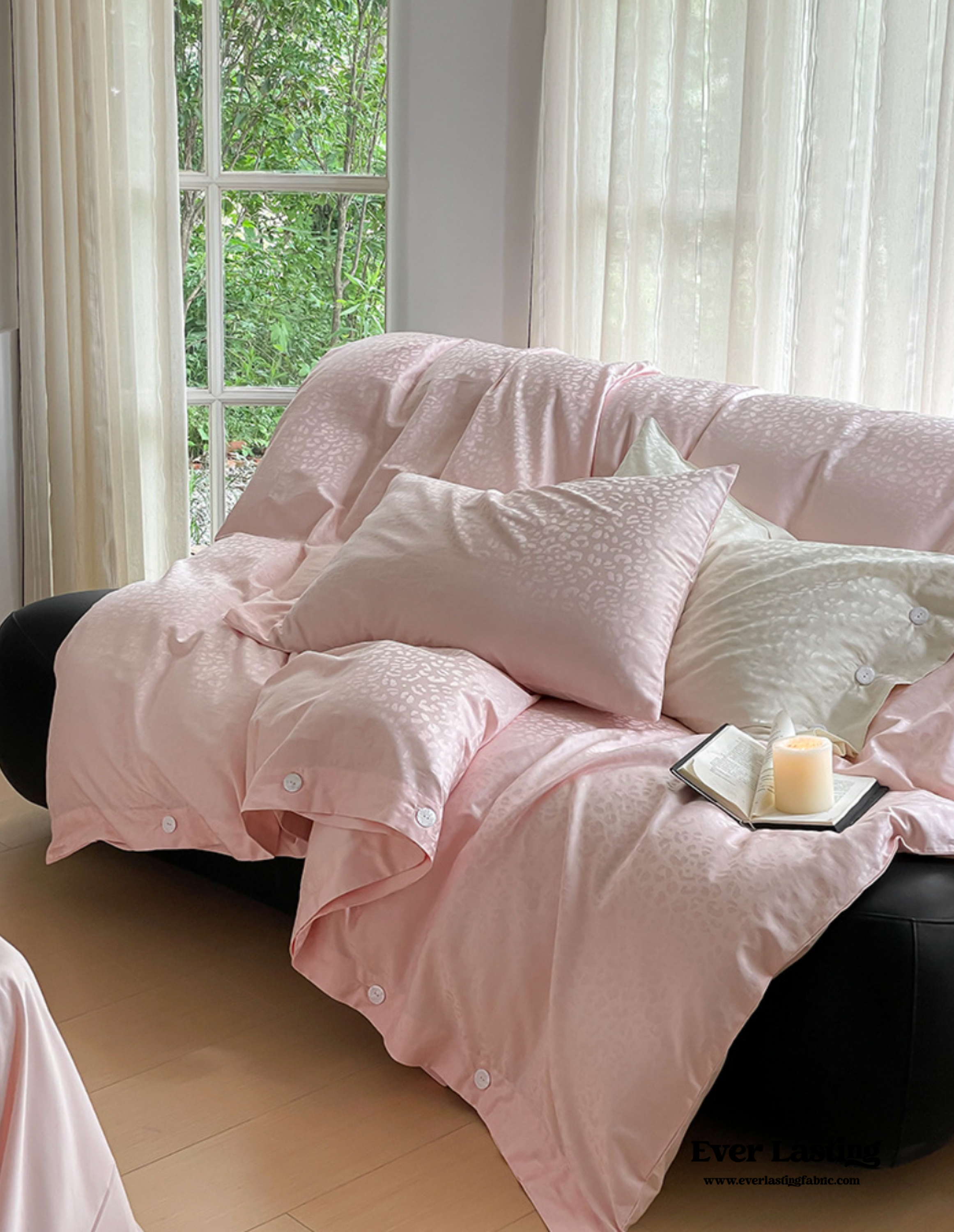 Silky Leopard Buttoned Bedding Set - Ivory White