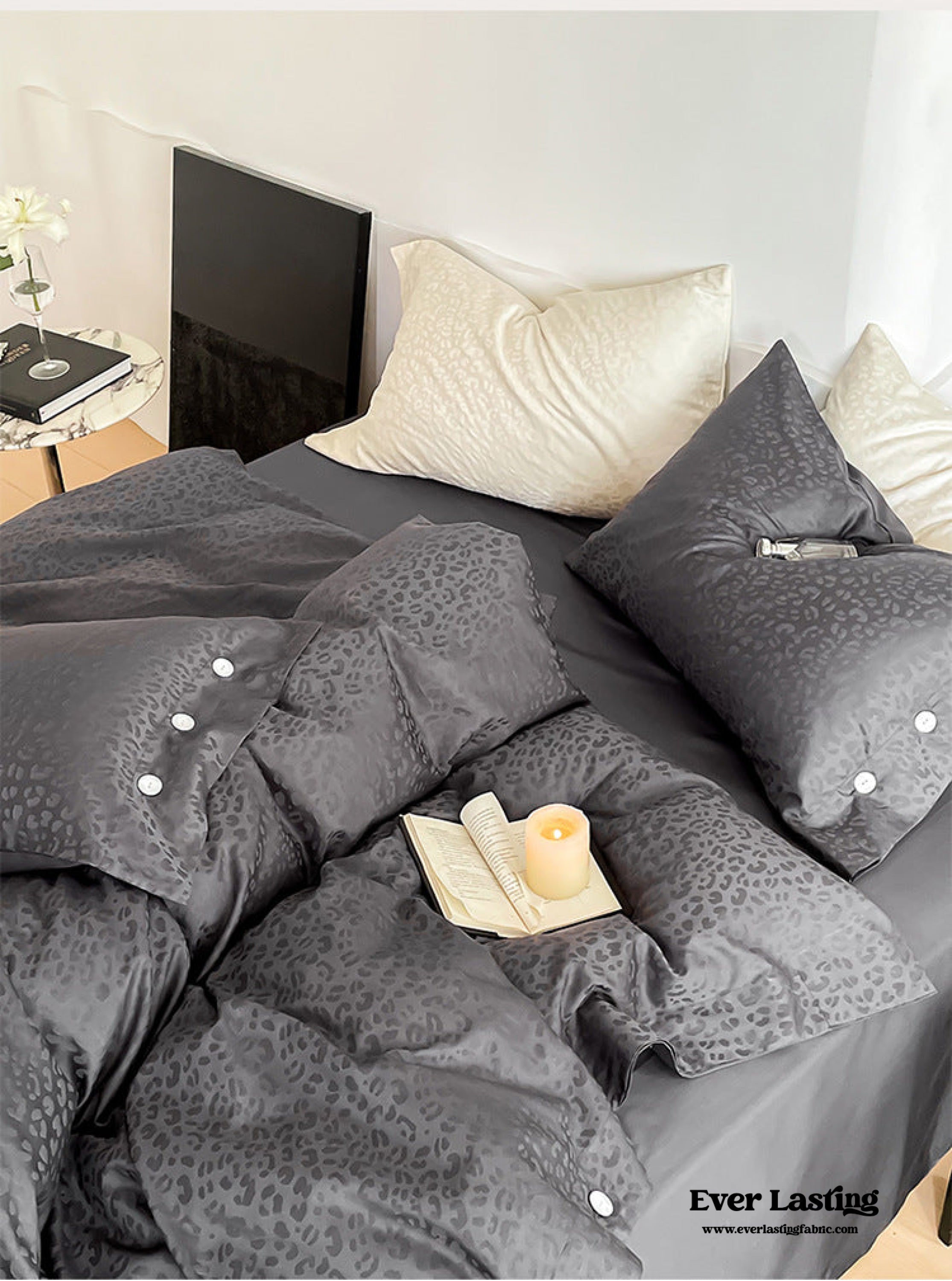 Silky Leopard Buttoned Bedding Set - Ivory White