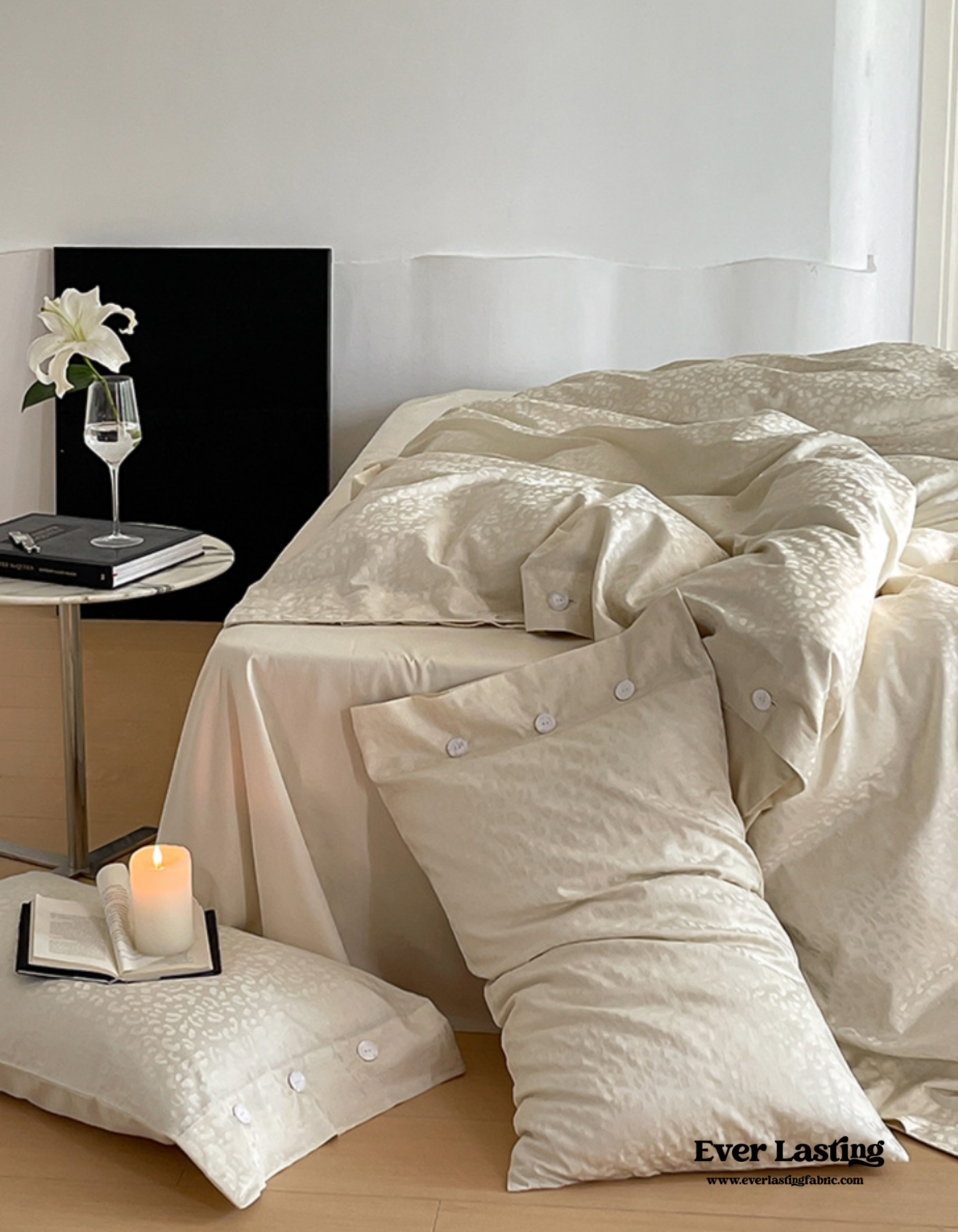 Silky Leopard Buttoned Bedding Set - Ivory White