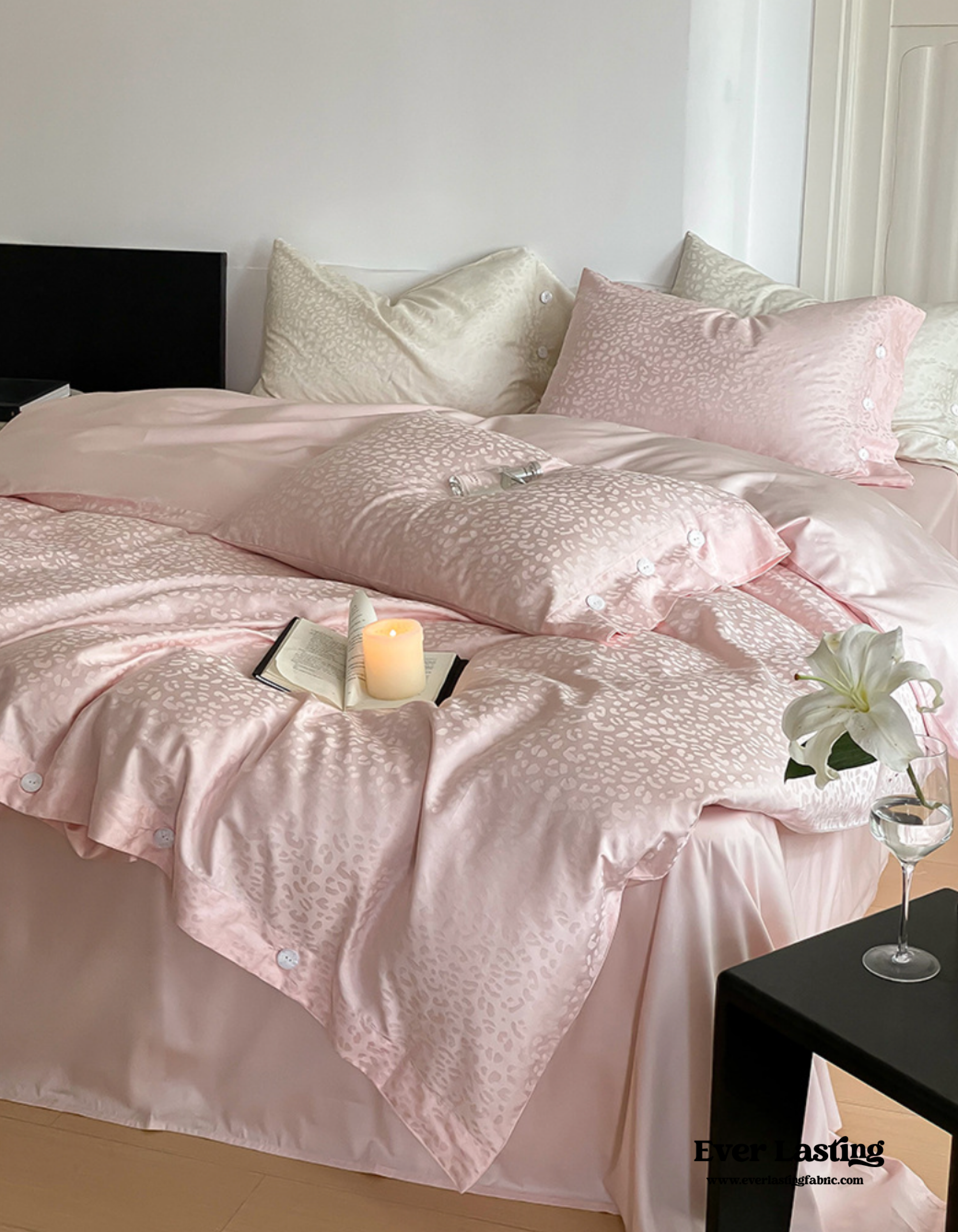 Silky Leopard Buttoned Bedding Set - Ivory White