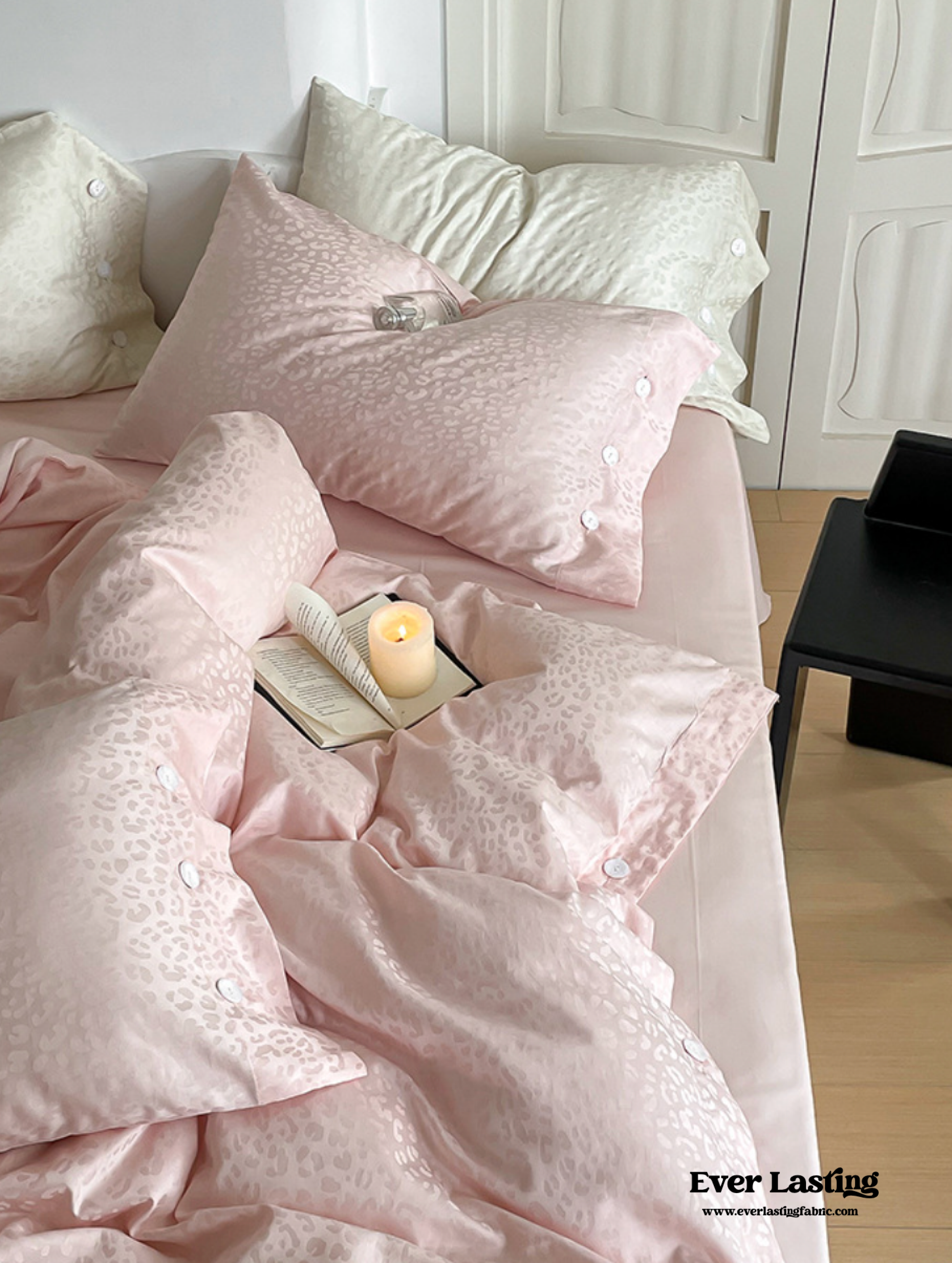 Silky Leopard Buttoned Bedding Set - Ivory White