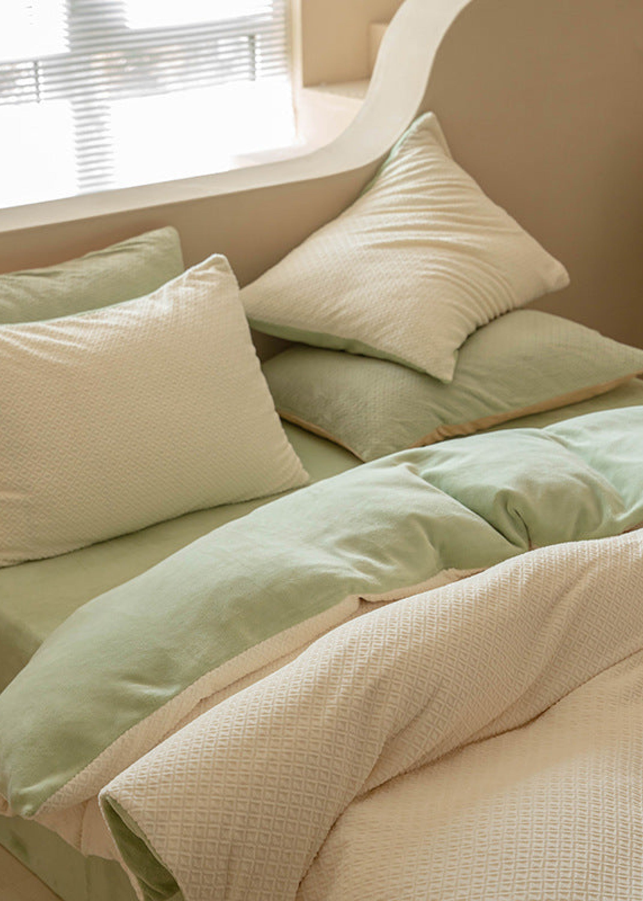 Velvet Buttoned Bedding Set - Rust Pink