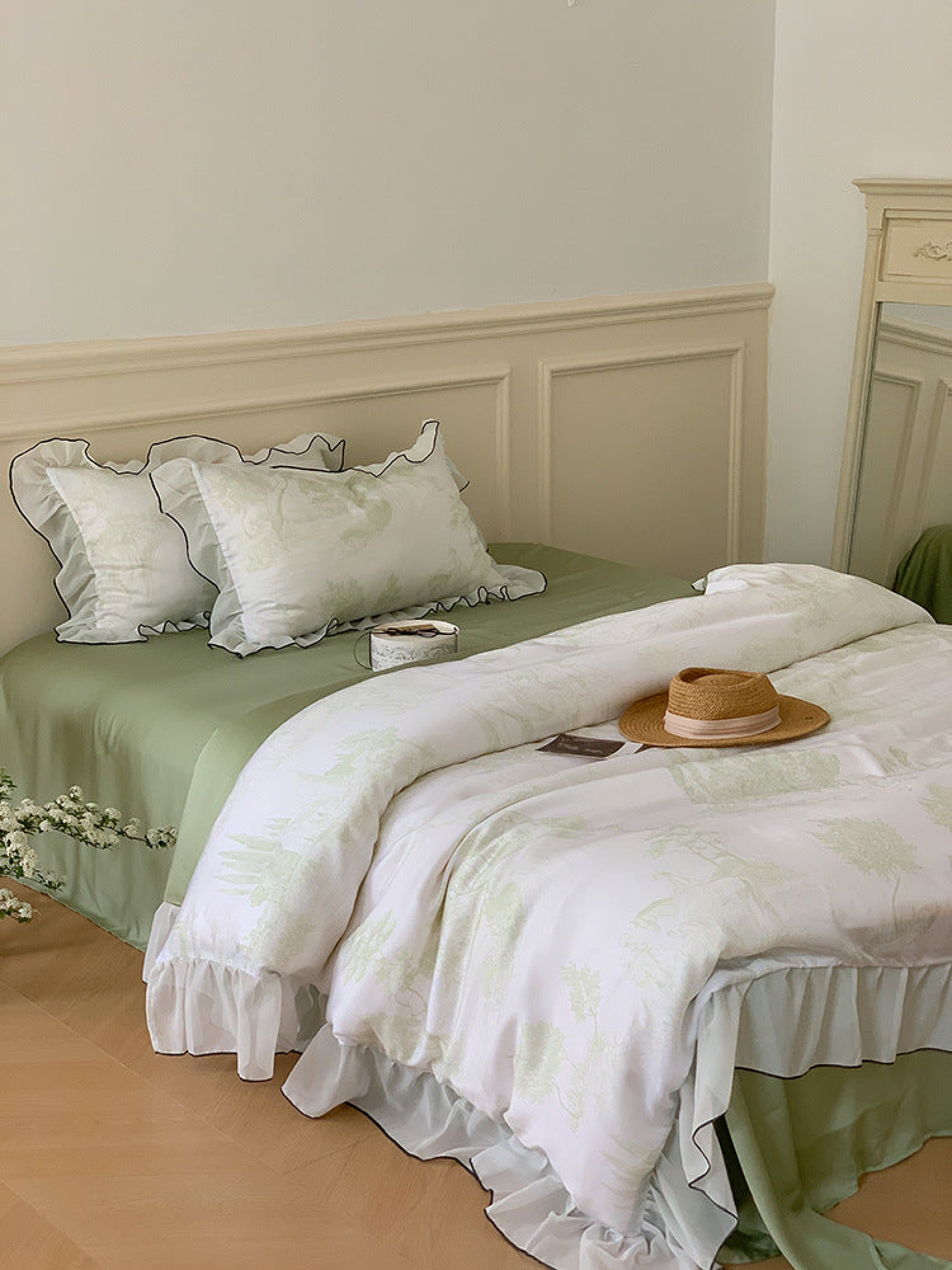 Victorian Inspired Soft Lace Ruffle Bedding Set - Gray