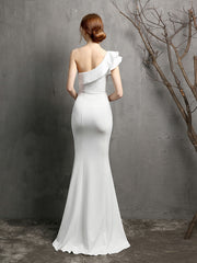 Elegant and dignified banquet evening dress