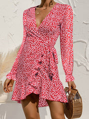 Vestido floral con cuello en V y cordones 