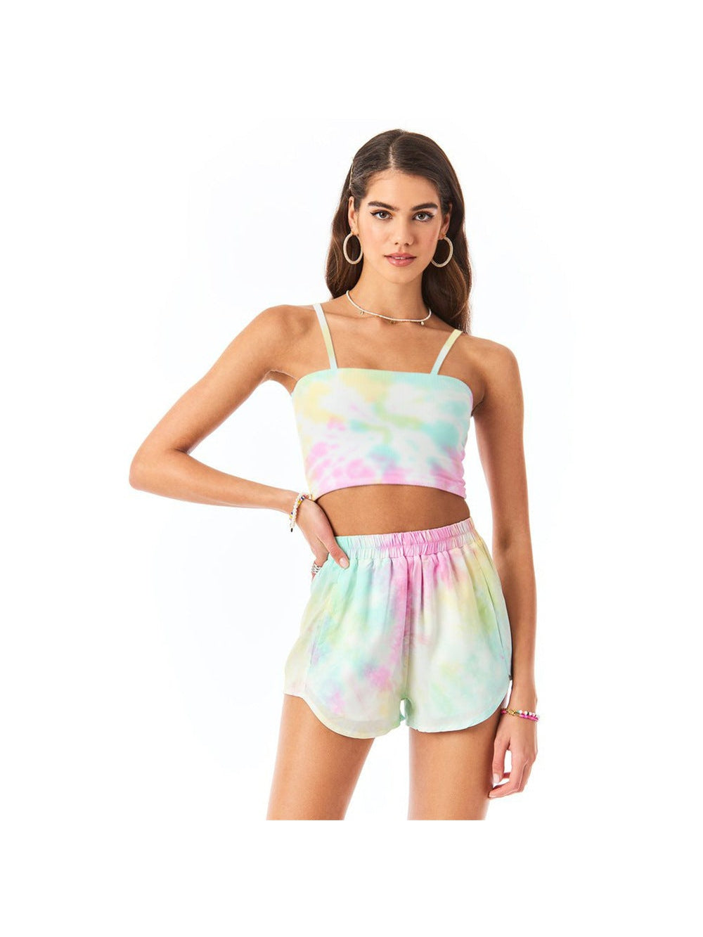 Freizeitanzug mit Tie-Dye-Wickeltop und kurzen, schmalen Shorts 