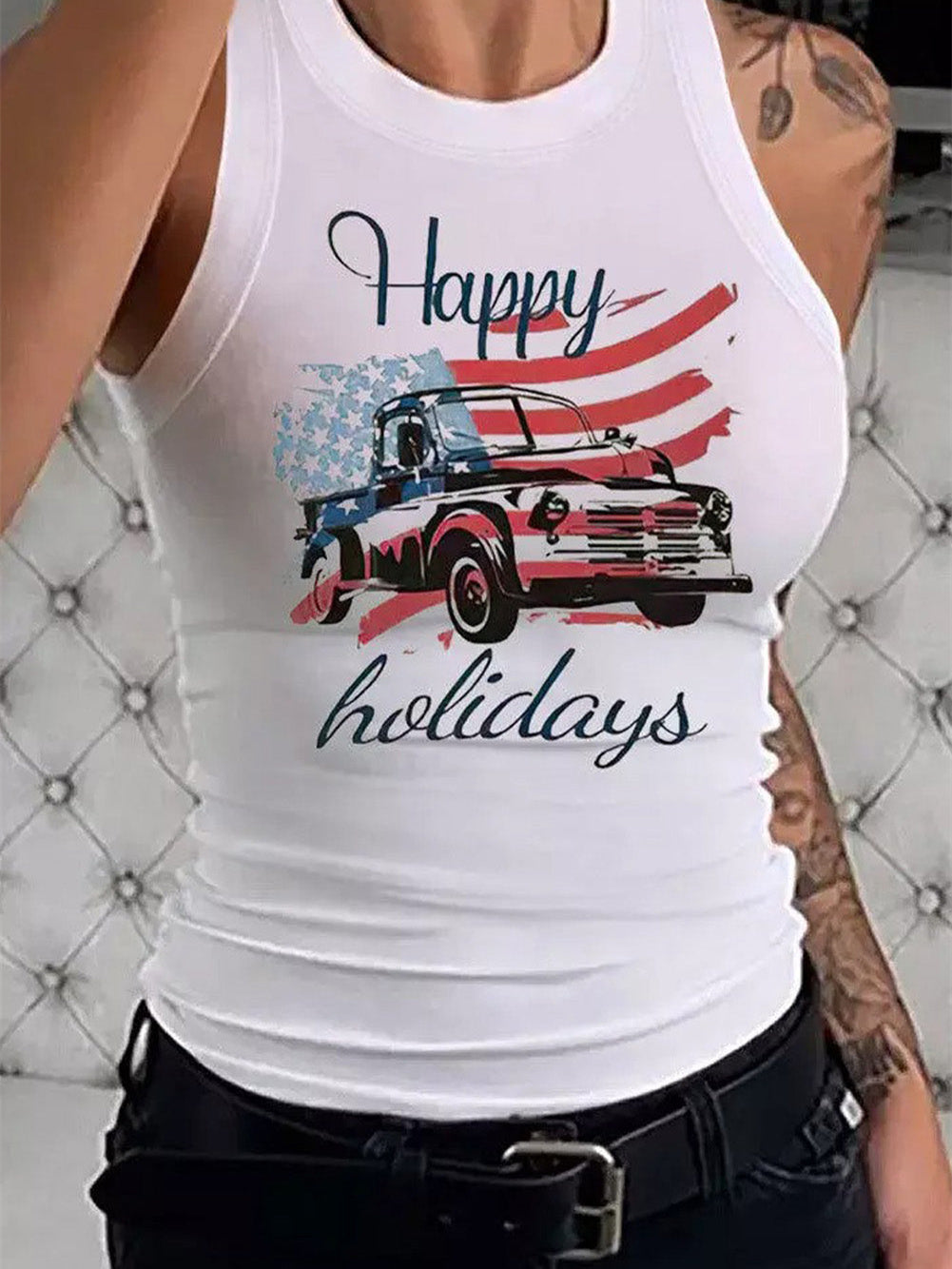 Camiseta ajustada sin mangas con estampado de coche y bandera estadounidense "Happy Holidays"