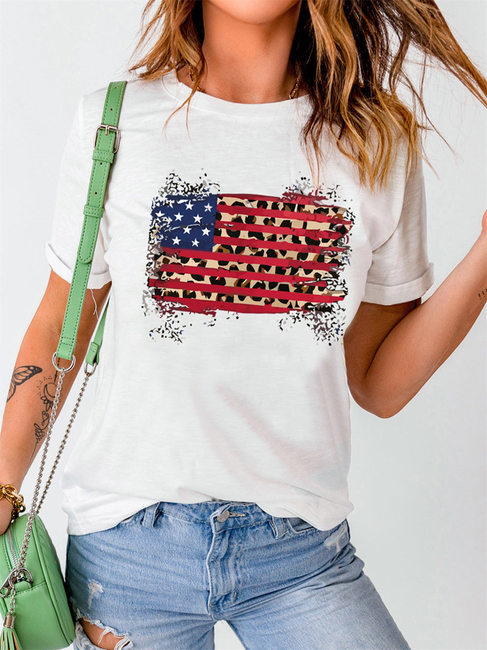 Camiseta de manga corta con estampado de leopardo y bandera estadounidense 