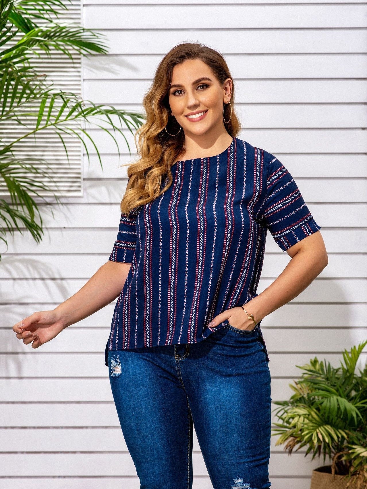 Elegante Bluse mit kurzen Ärmeln und Streifen 