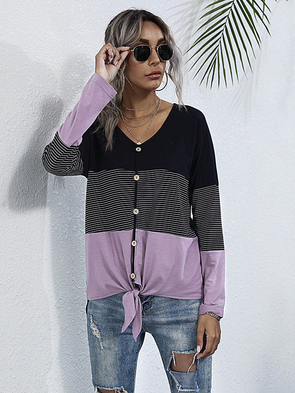 Camiseta morada con cuello en V y empalme 