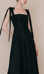 Vestido con tirantes TIE en negro