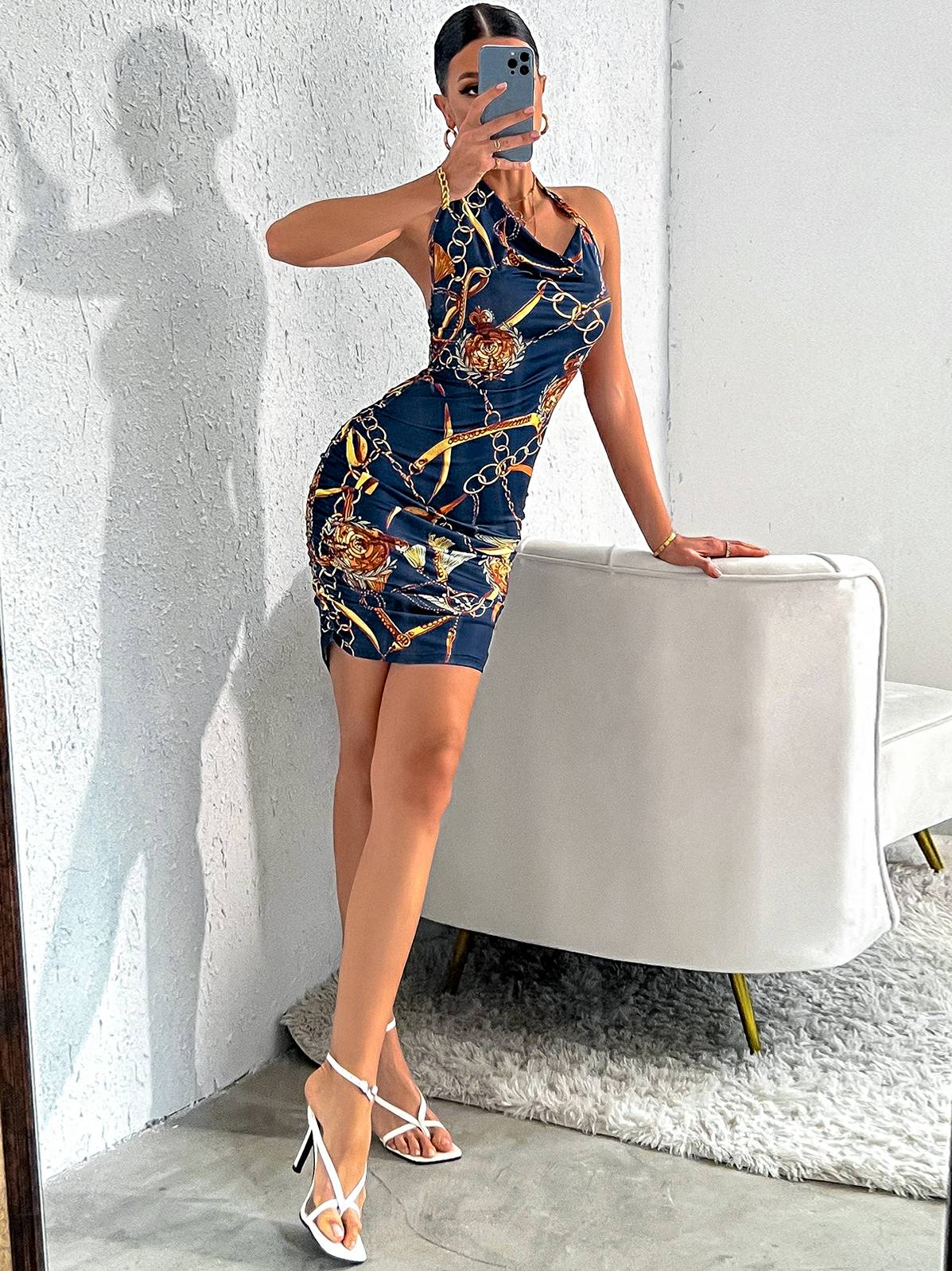 Vestido elegante con estampado de viajero