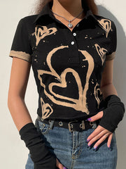 Camiseta con estampado de corazones de amor 