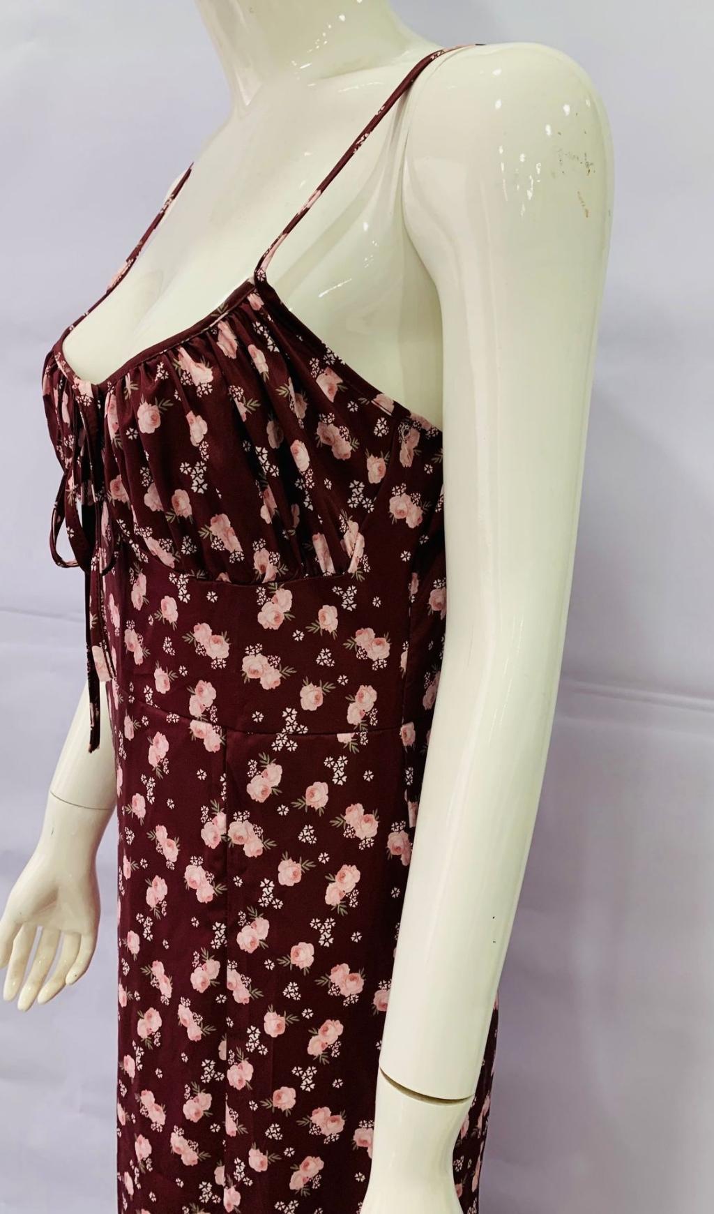 Vestido midi con bustier y estampado floral color vino 