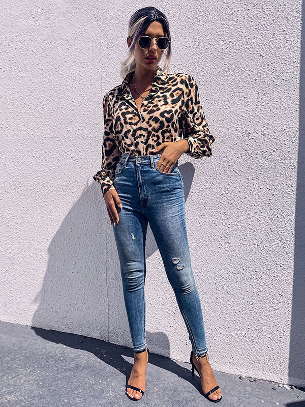 Camisa con solapa y cordones y estampado de leopardo 