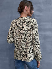 Camisa de manga larga con cuello redondo y estampado de leopardo 