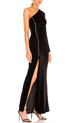 Velvet Diamond – Maxikleid mit One-Shoulder-Träger und Schlitz in Schwarz