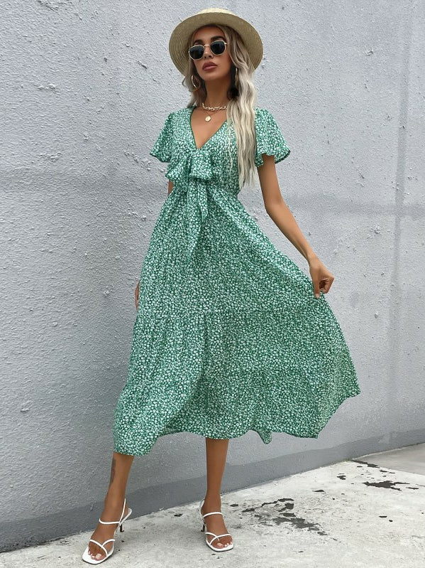 Vestido de cuello en V con estampado verde y manga corta 