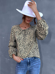 Camisa de manga larga con cuello redondo y estampado de leopardo 