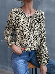 Camisa de manga larga con cuello redondo y estampado de leopardo 