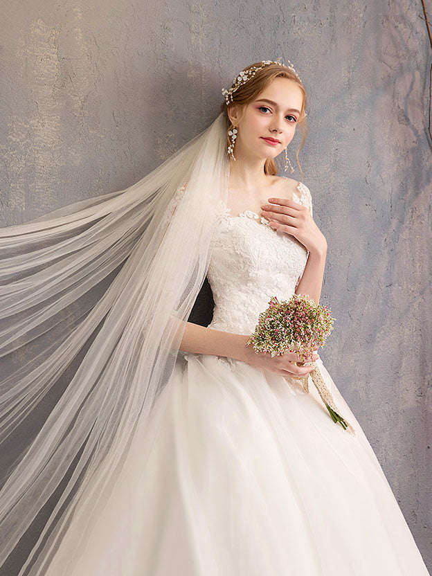 Hepburn Wedding Dress with Lace Mid-sleeves and Large Tail