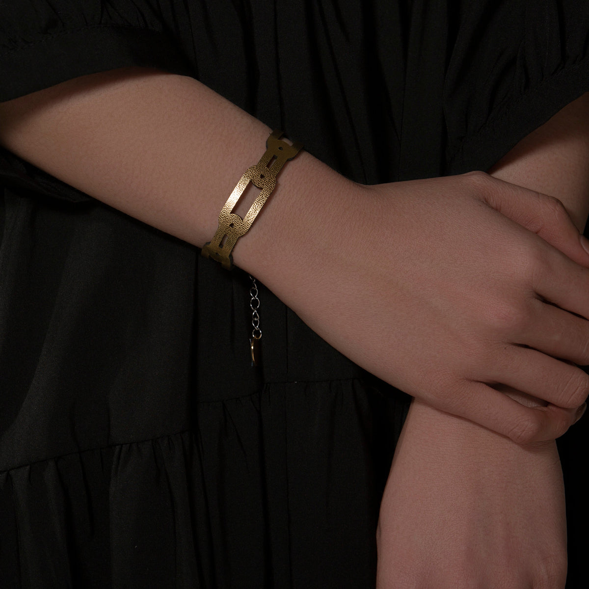 Armband mit Fensterscheiben-Muster